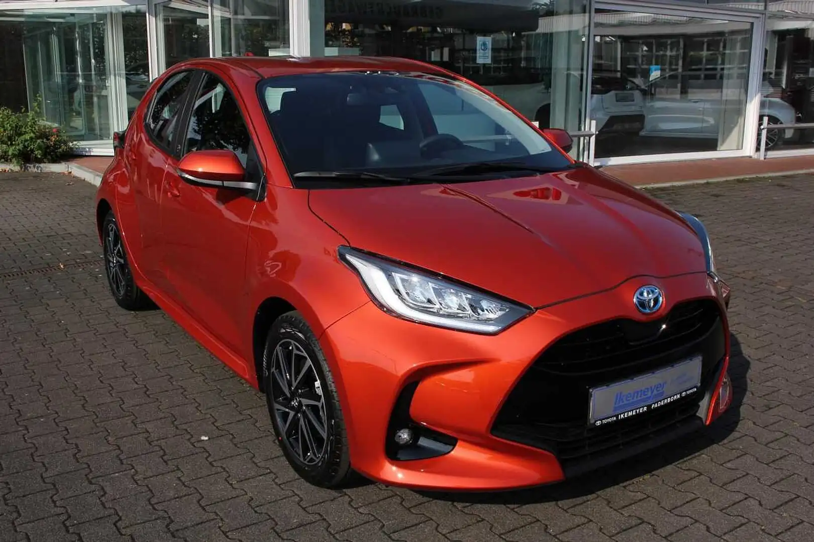 Toyota Yaris Hybrid 1.5 Team D Comfort-Paket LED ACC Sitzheizun Orange - 2