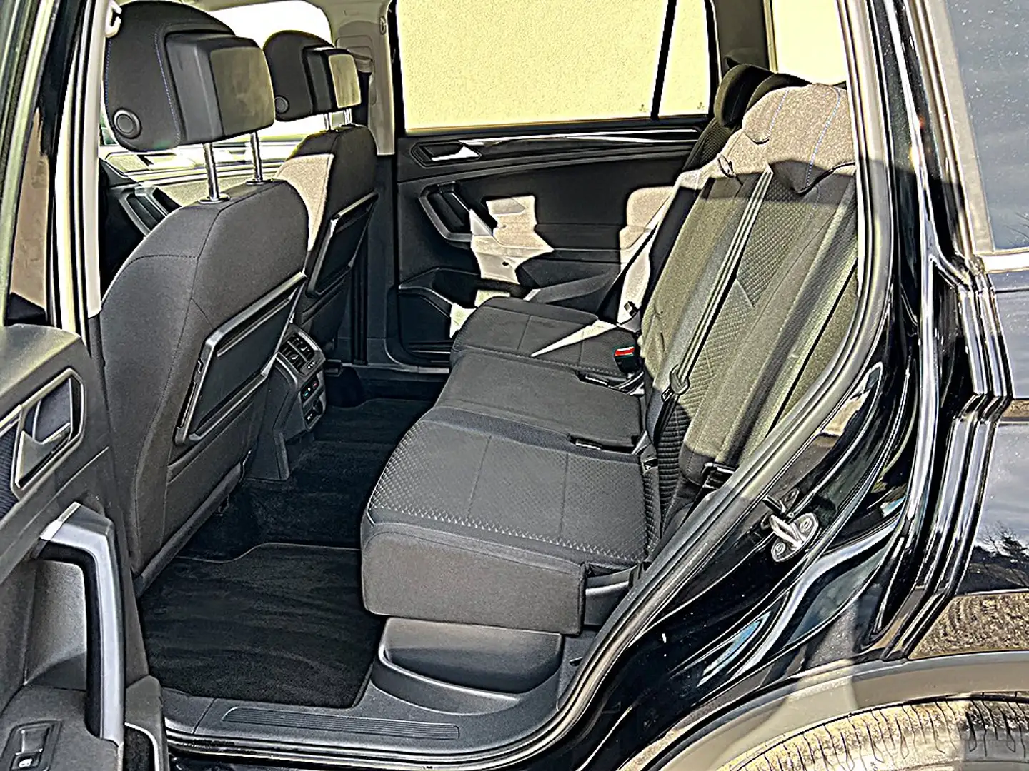 Volkswagen Tiguan Allspace 2,0 TDI SCR 4Motion DSG Comfortline United Schwarz - 2
