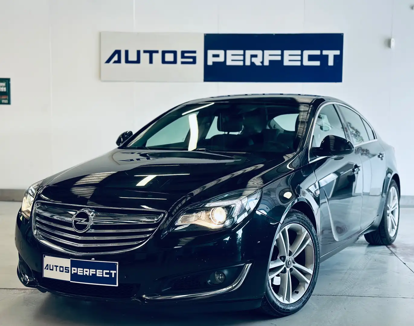 Opel Insignia Insignia 2.0 CDTi PRIX FERME NAVI PDC AV ARR JA 18 Zwart - 1