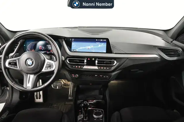 BMW 1 Series view 11