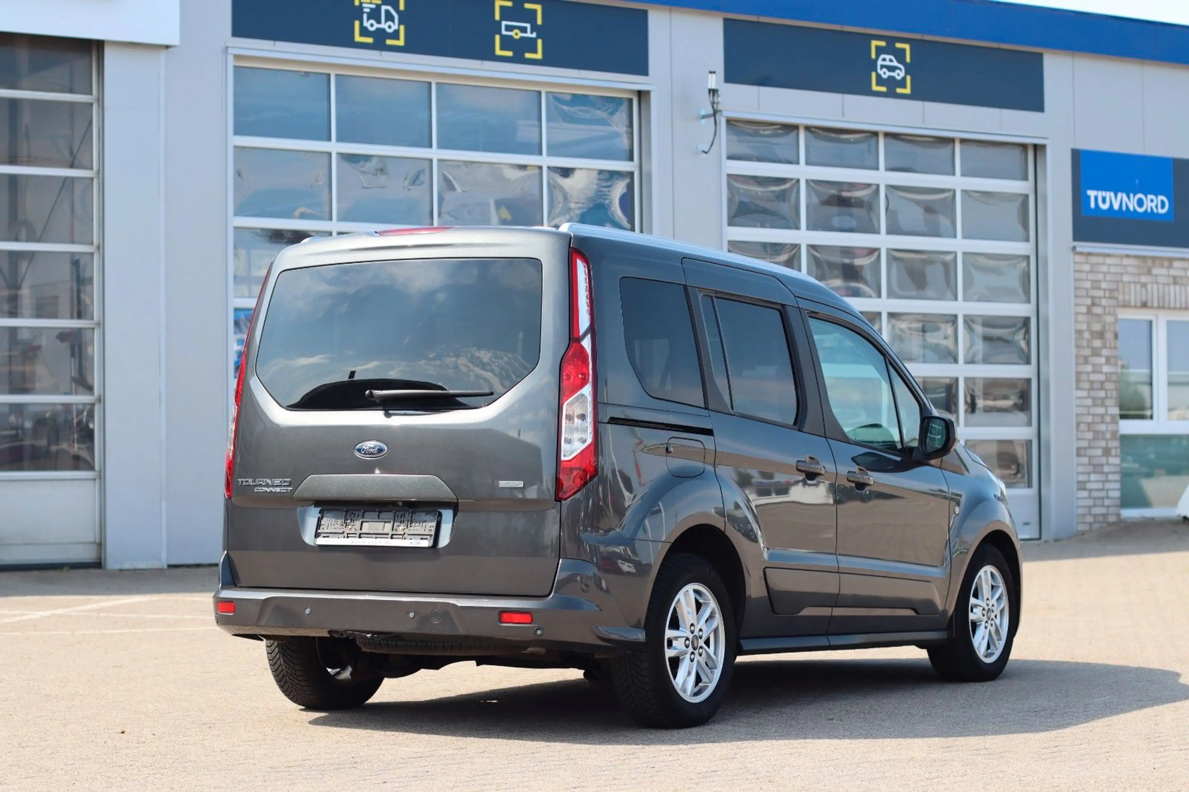 Ford Tourneo Connect Titanium — photo 5