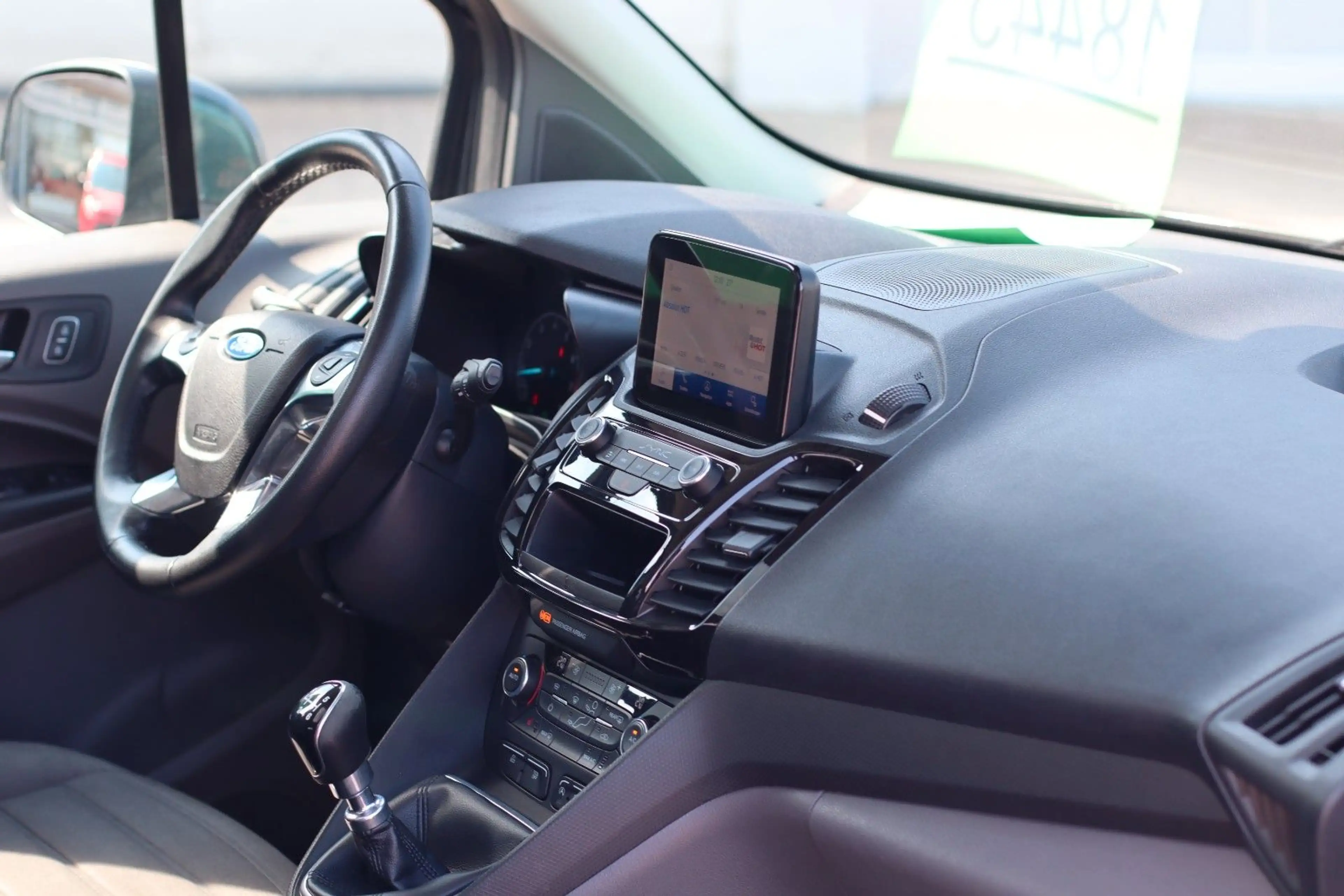 Ford Tourneo Connect Titanium — photo 9