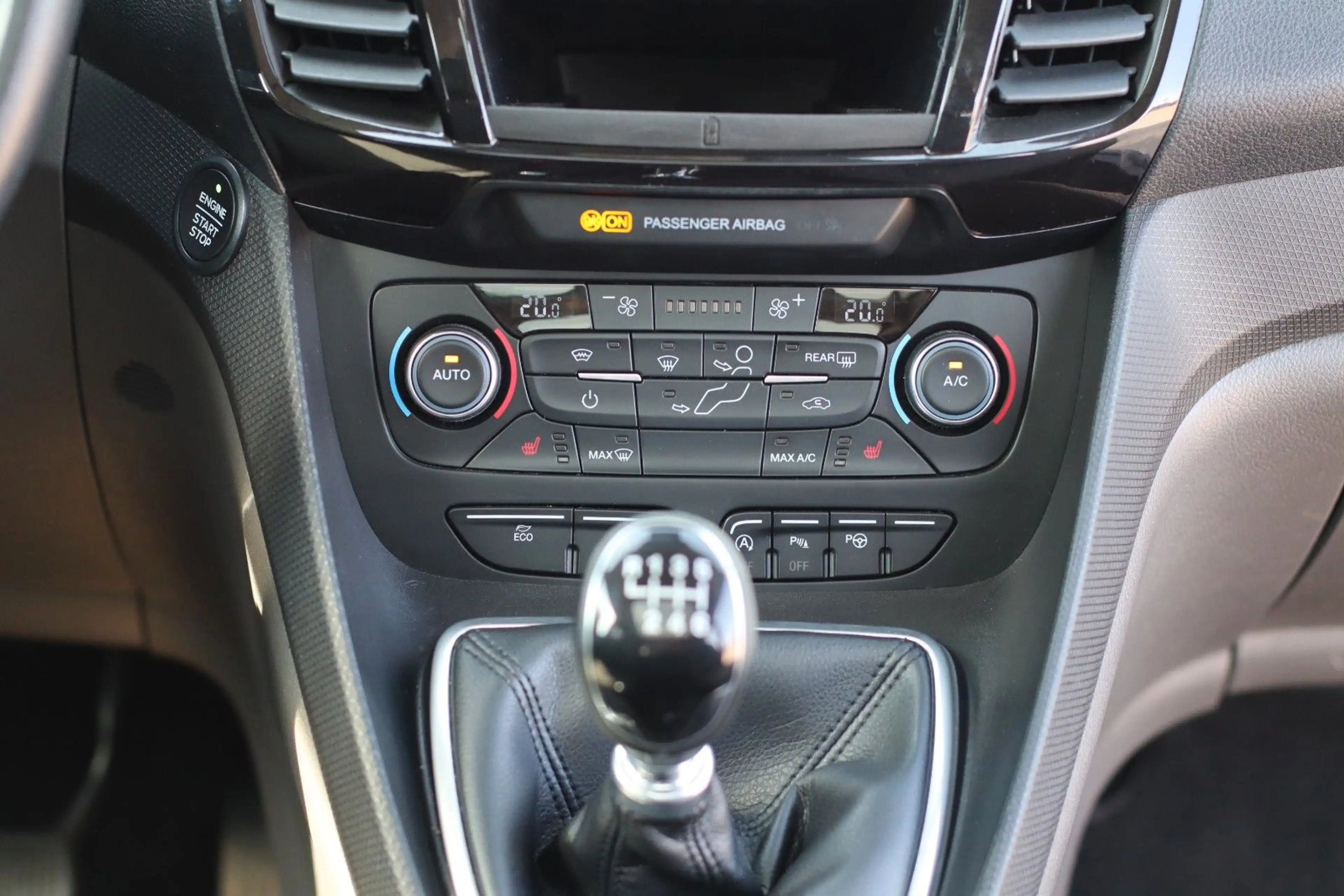 Ford Tourneo Connect Titanium — photo 11