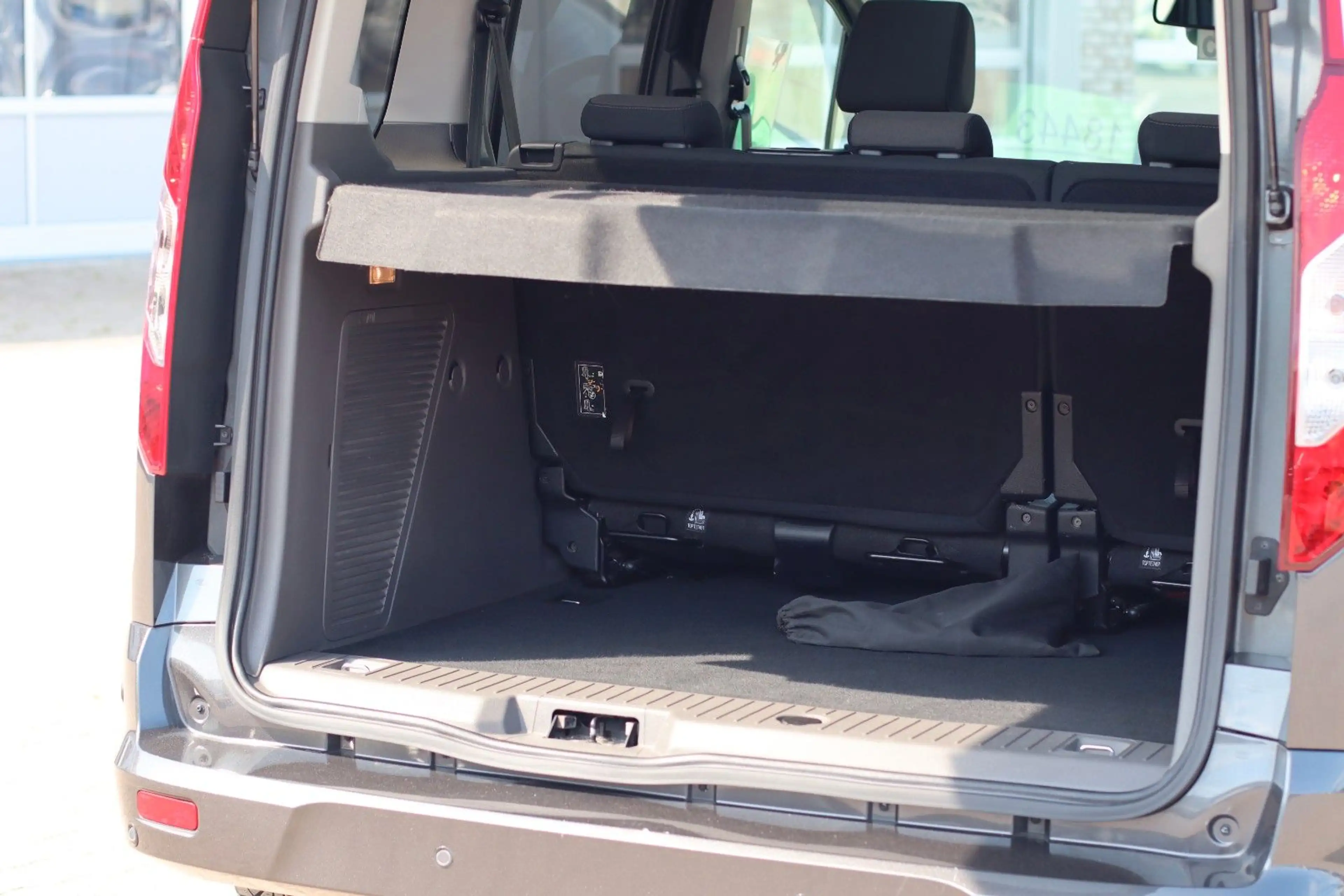 Ford Tourneo Connect Titanium — photo 6