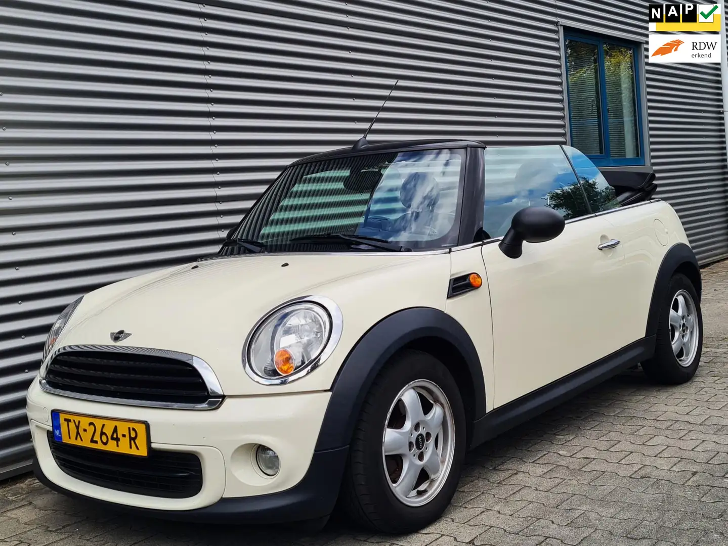 MINI One Cabrio Mini 1.6 Salt 04-2011 Pepper (Old English) White Wit - 1