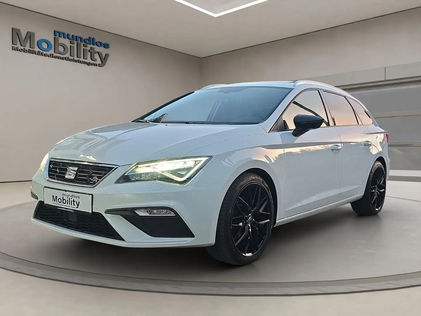 SEAT Leon ST FR 2.0 TDI Beats Pano Leder AHK CarPlay Weiß - 1