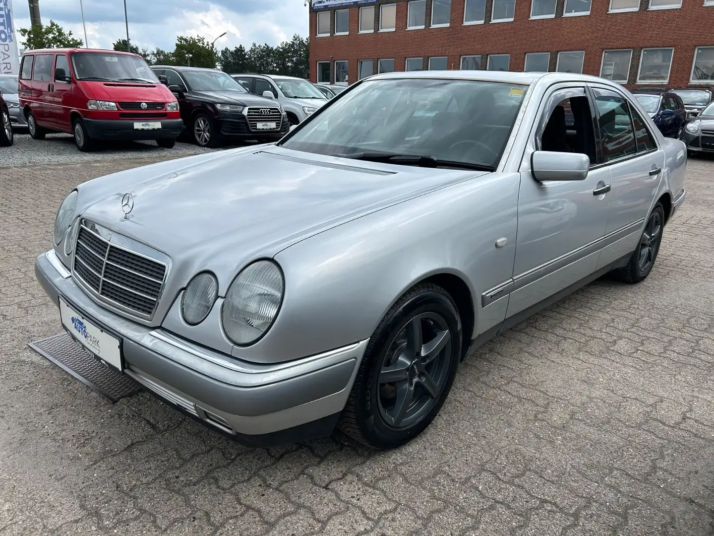 Mercedes-Benz E 230 *Automatik * Argintiu - 1