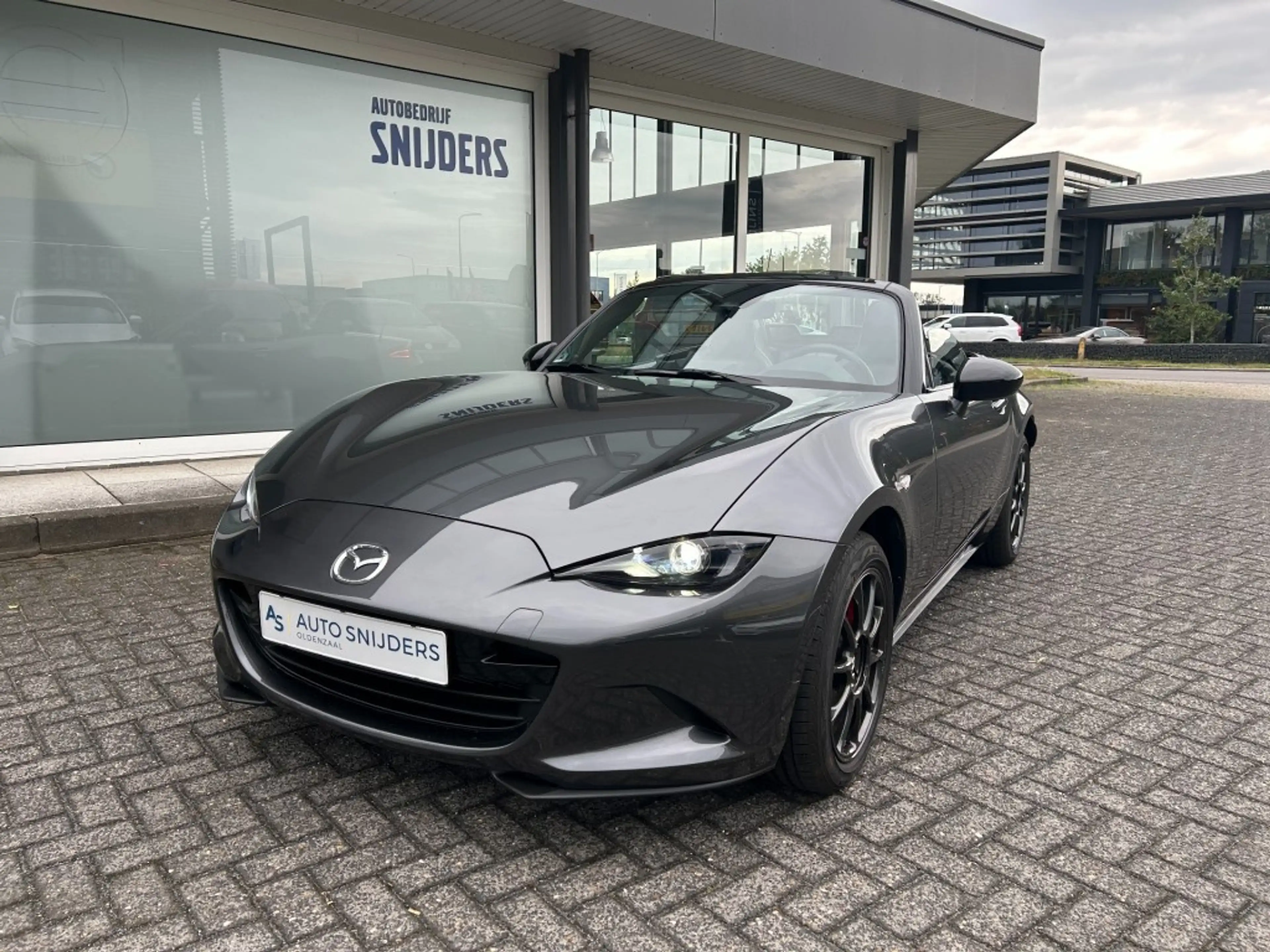 Mazda MX-5 ROADSTER SKYACTIV-G HOMURA