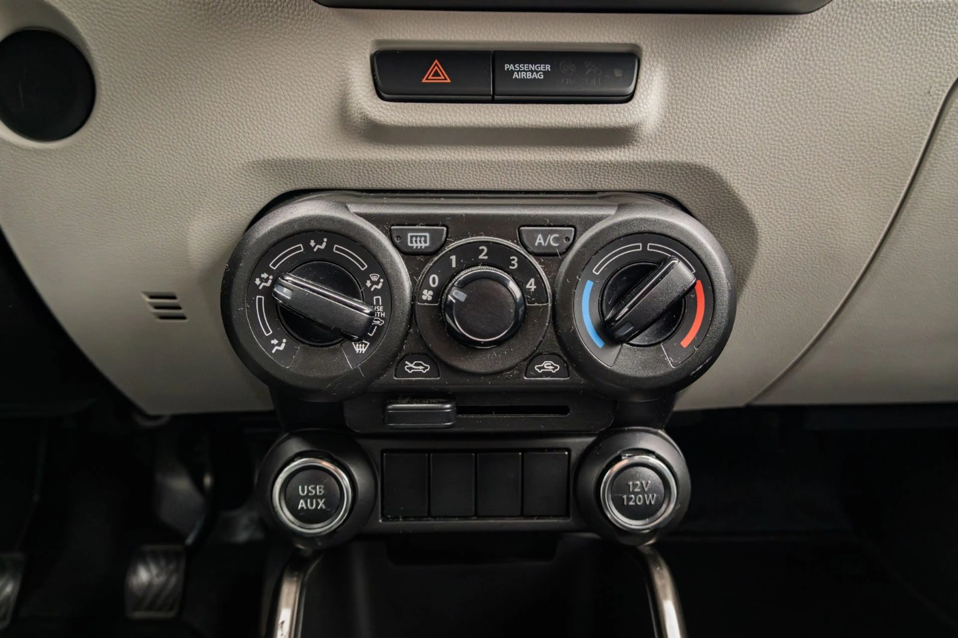 Suzuki Ignis Comfort/ Kamera/ Sitzheizung/ Navi — photo 14