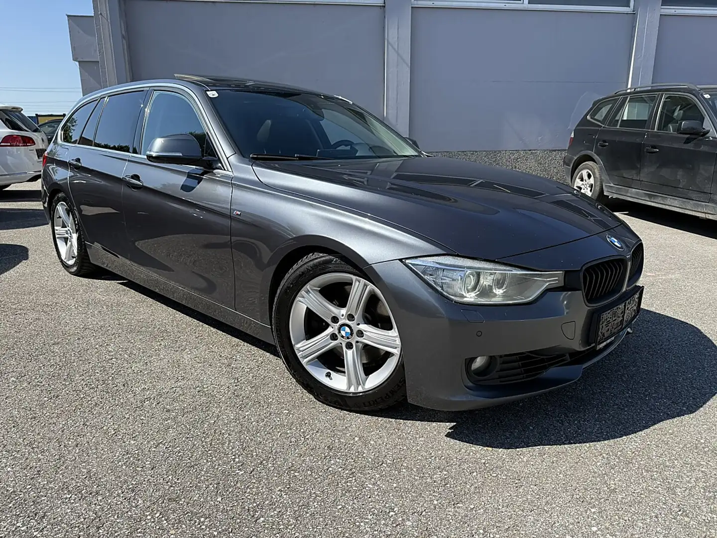 BMW 330 d Touring Aut. Grau - 2