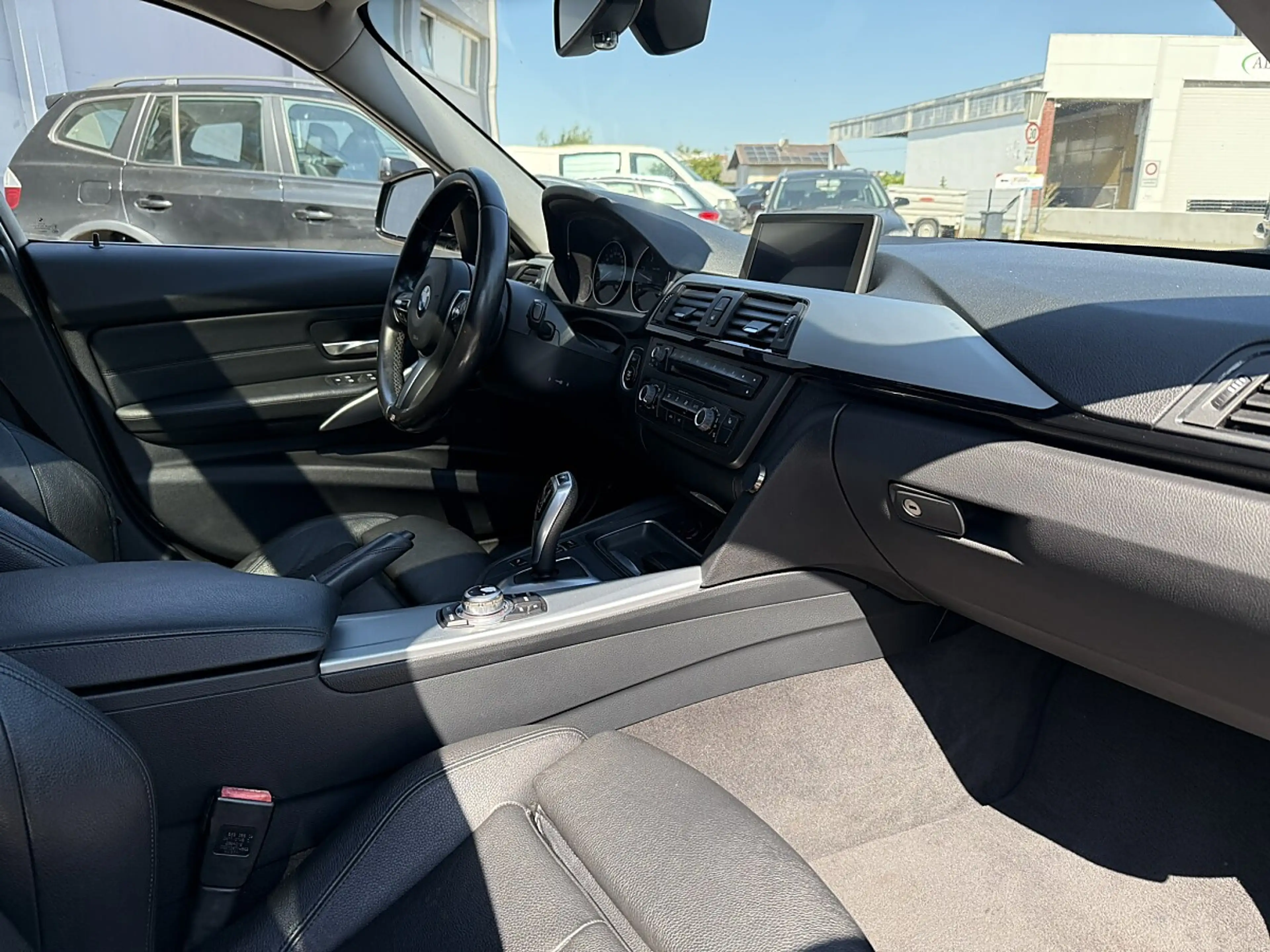 BMW 330 d Touring Aut. — photo 14