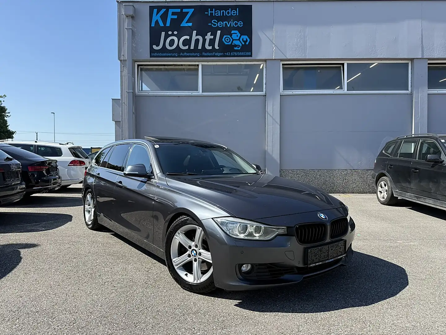 BMW 330 d Touring Aut. Grau - 1