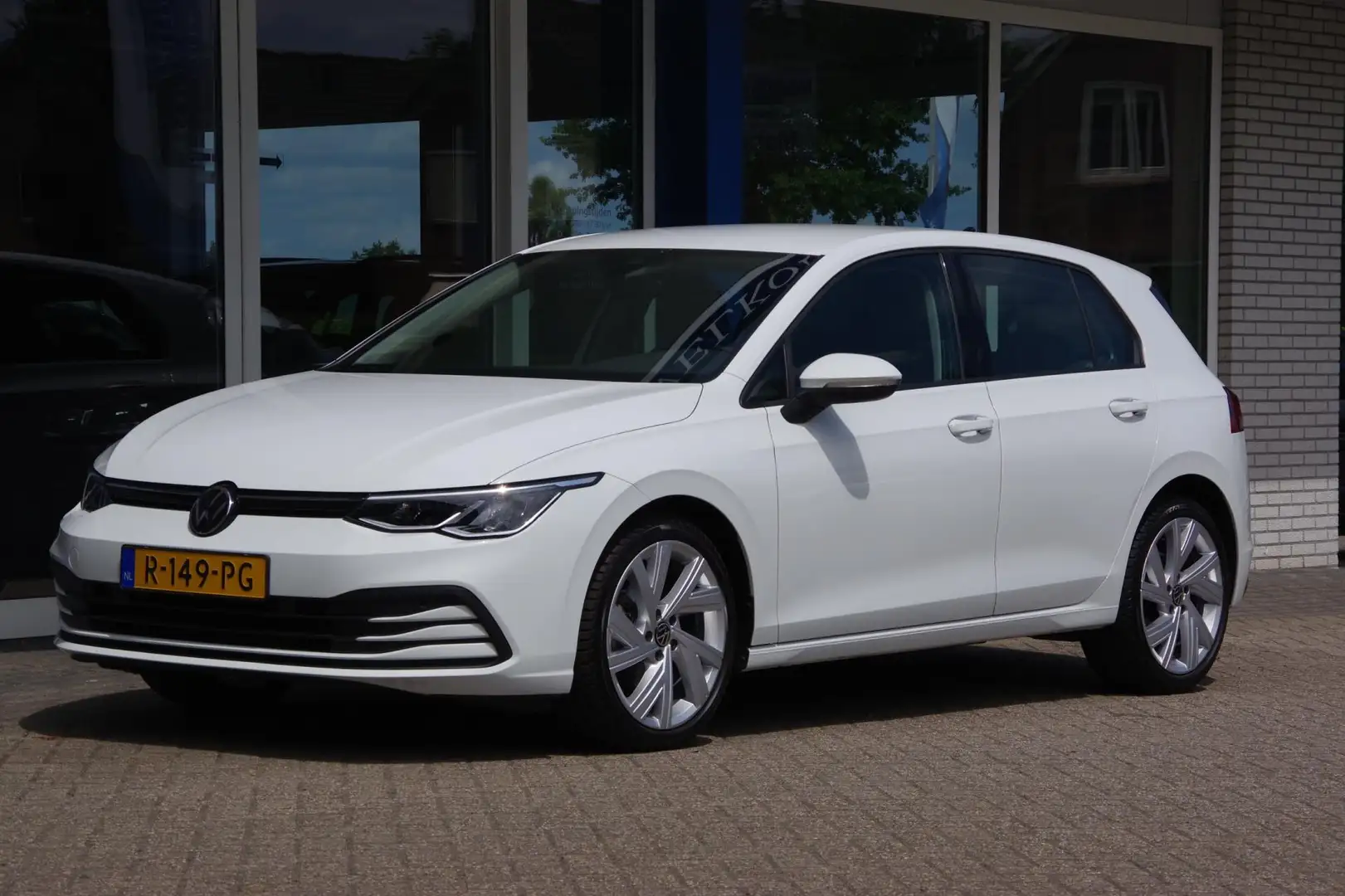 Volkswagen Golf 1.0 TSI Life Navigatie PDC Carplay 18inch Blanco - 2