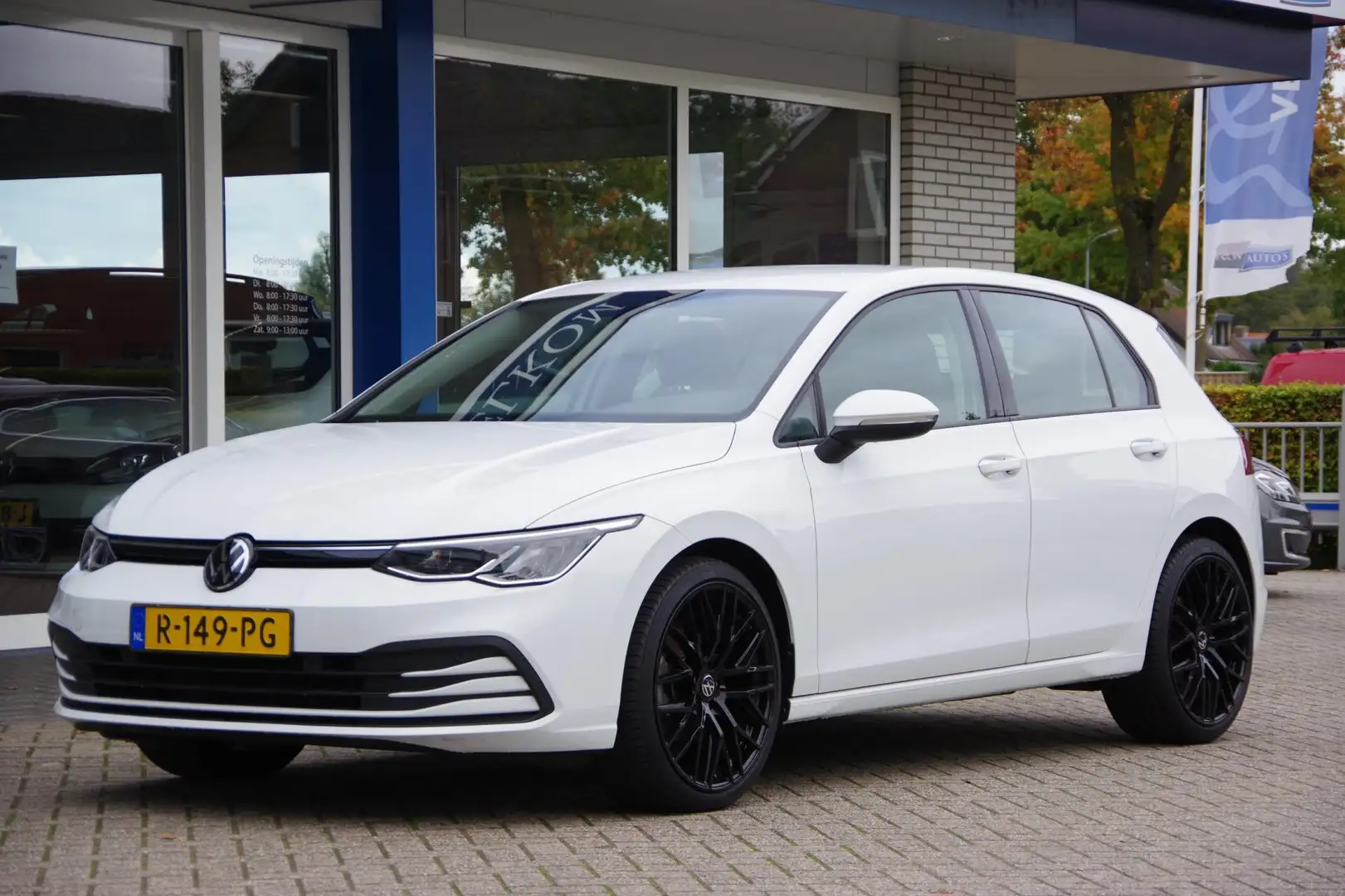 Volkswagen Golf 1.0 TSI Life Navigatie PDC Carplay 19" Blanco - 2