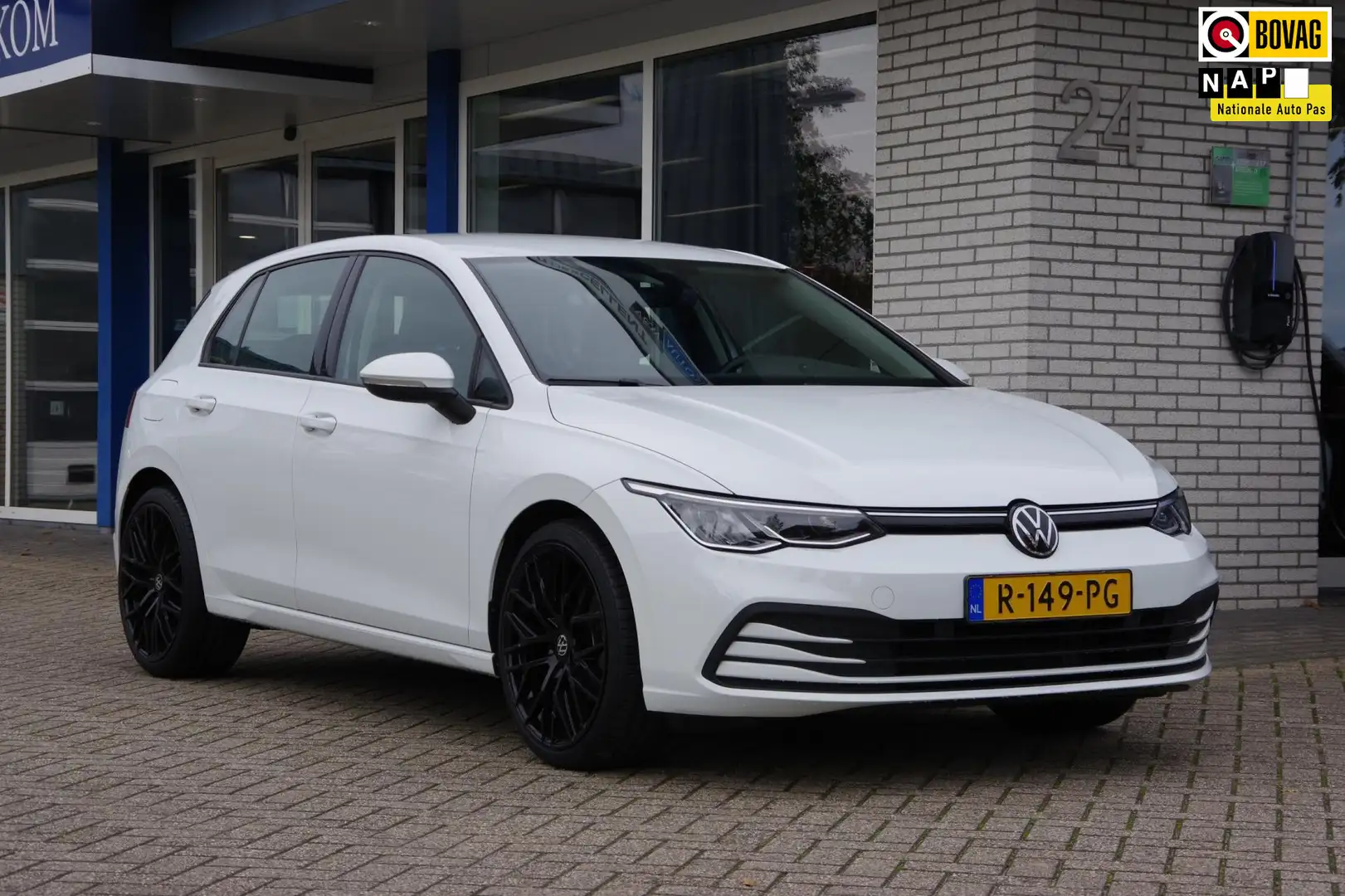 Volkswagen Golf 1.0 TSI Life Navigatie PDC Carplay 19" Blanco - 1
