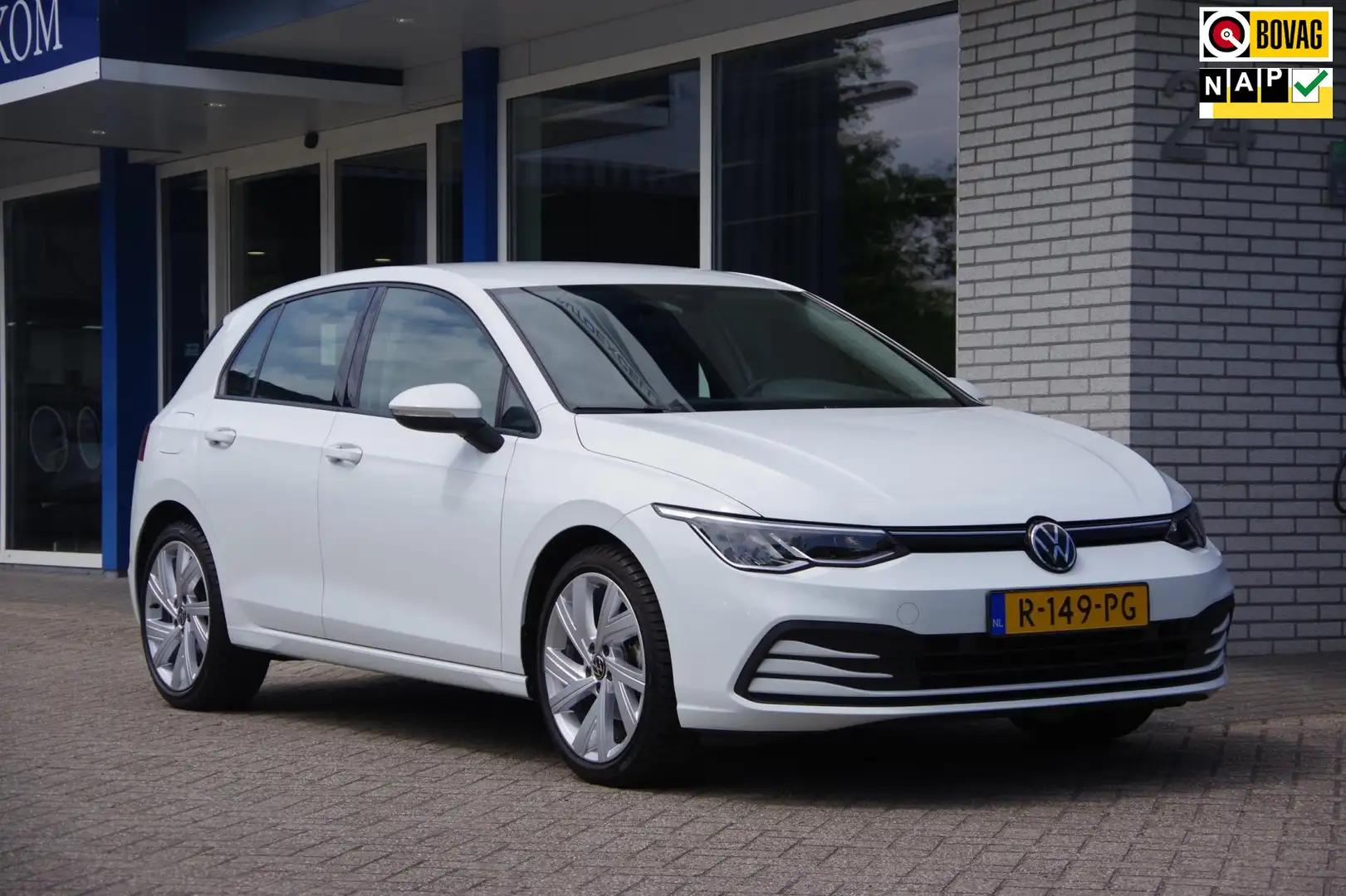 Volkswagen Golf 1.0 TSI Life Navigatie PDC Carplay 18inch Blanco - 1