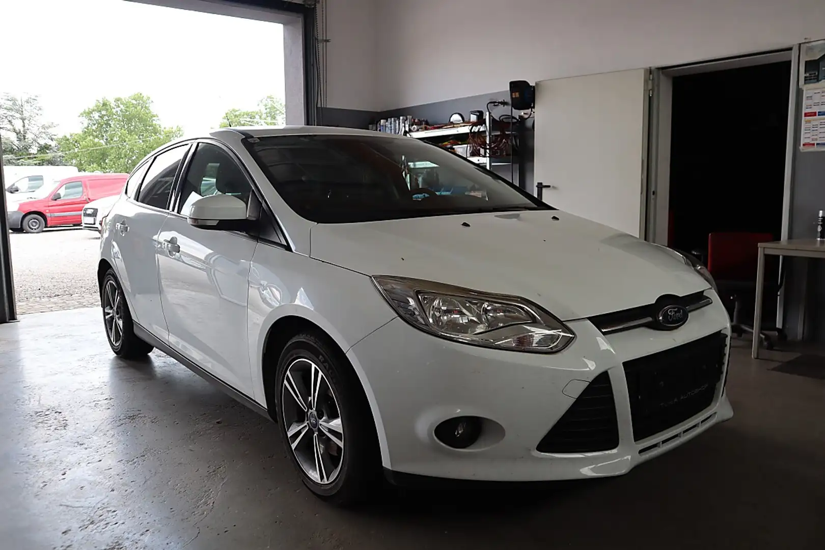 Ford Focus Easy 1,0 EcoBoost Weiß - 1