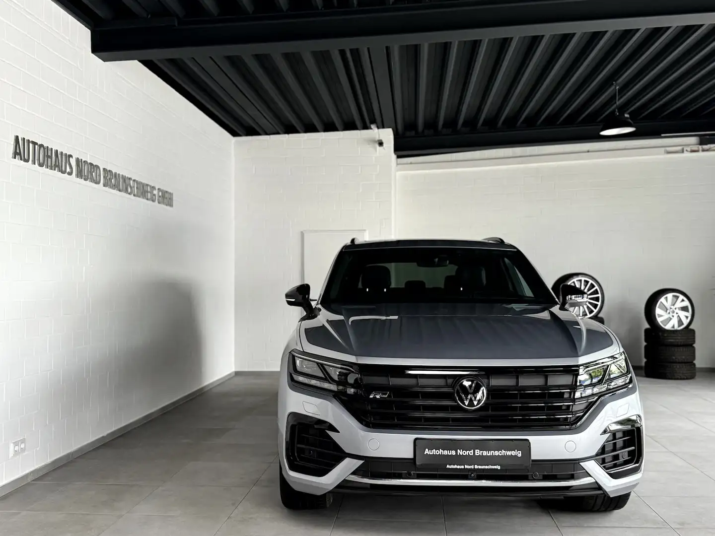 Volkswagen Touareg 3.0TDI 4Motion R Line*BlackStyle*Pano*IQ* Silber - 2