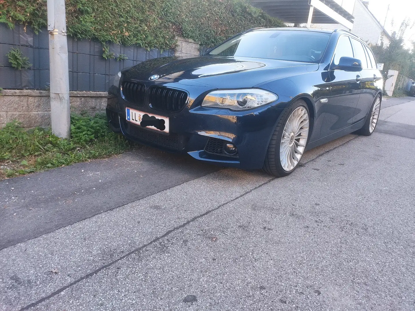 BMW 525 525d xDrive Touring Aut. Blau - 1