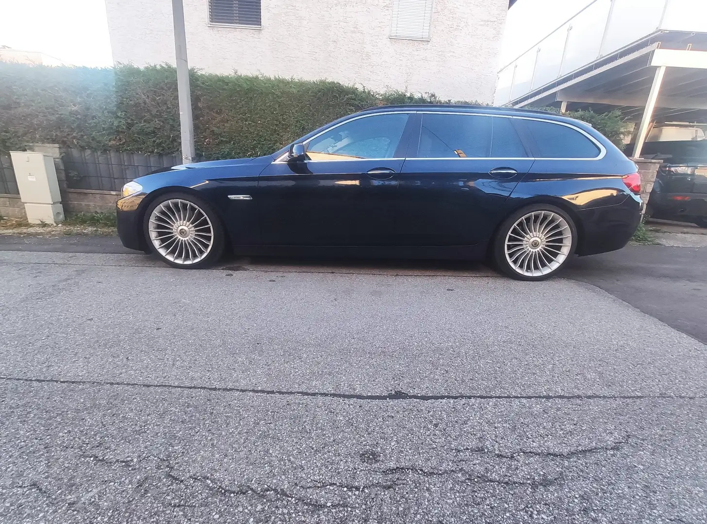 BMW 525 525d xDrive Touring Aut. Blau - 2