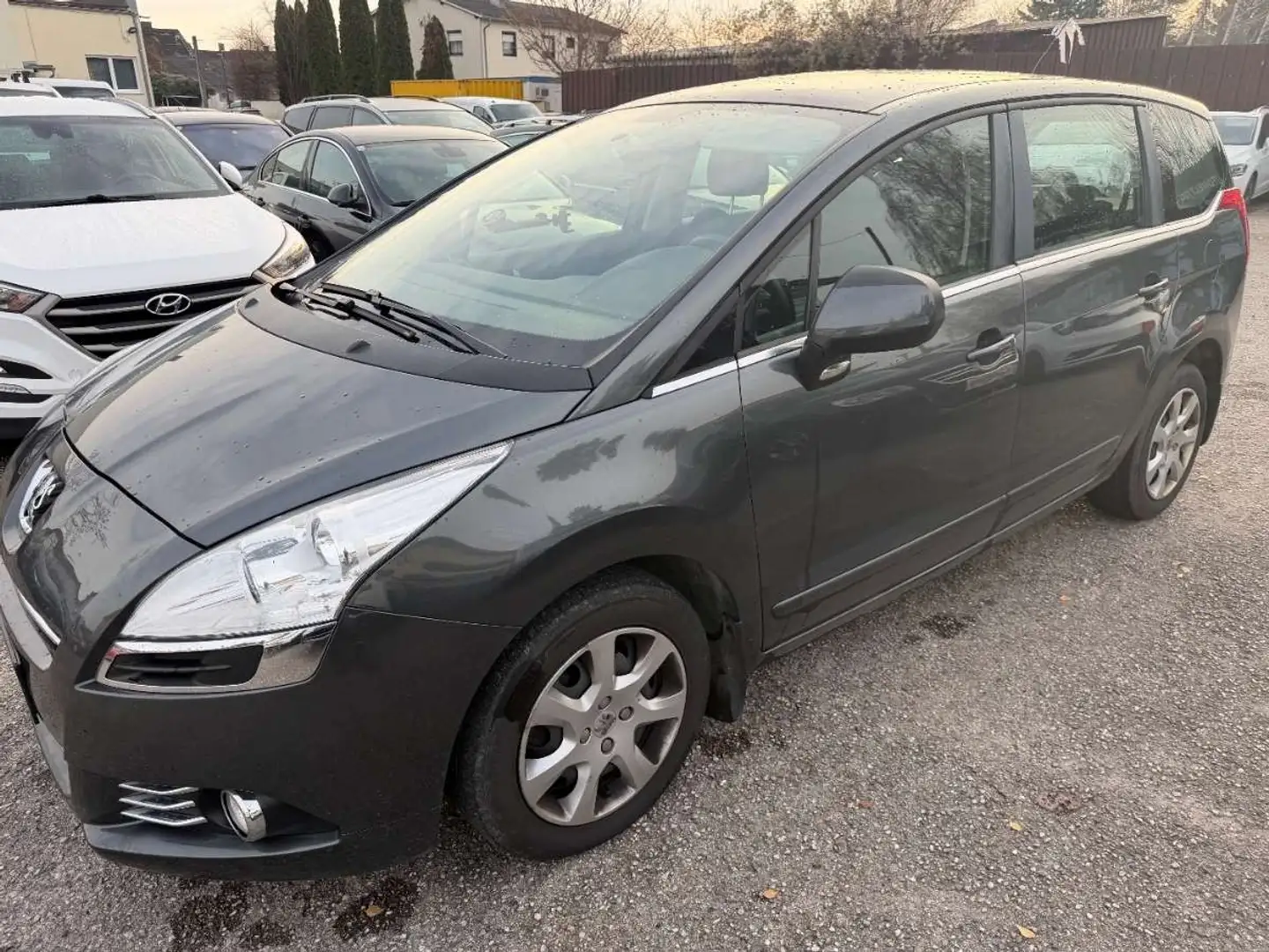 Peugeot 5008 1,6 VTI Premium Grau - 2