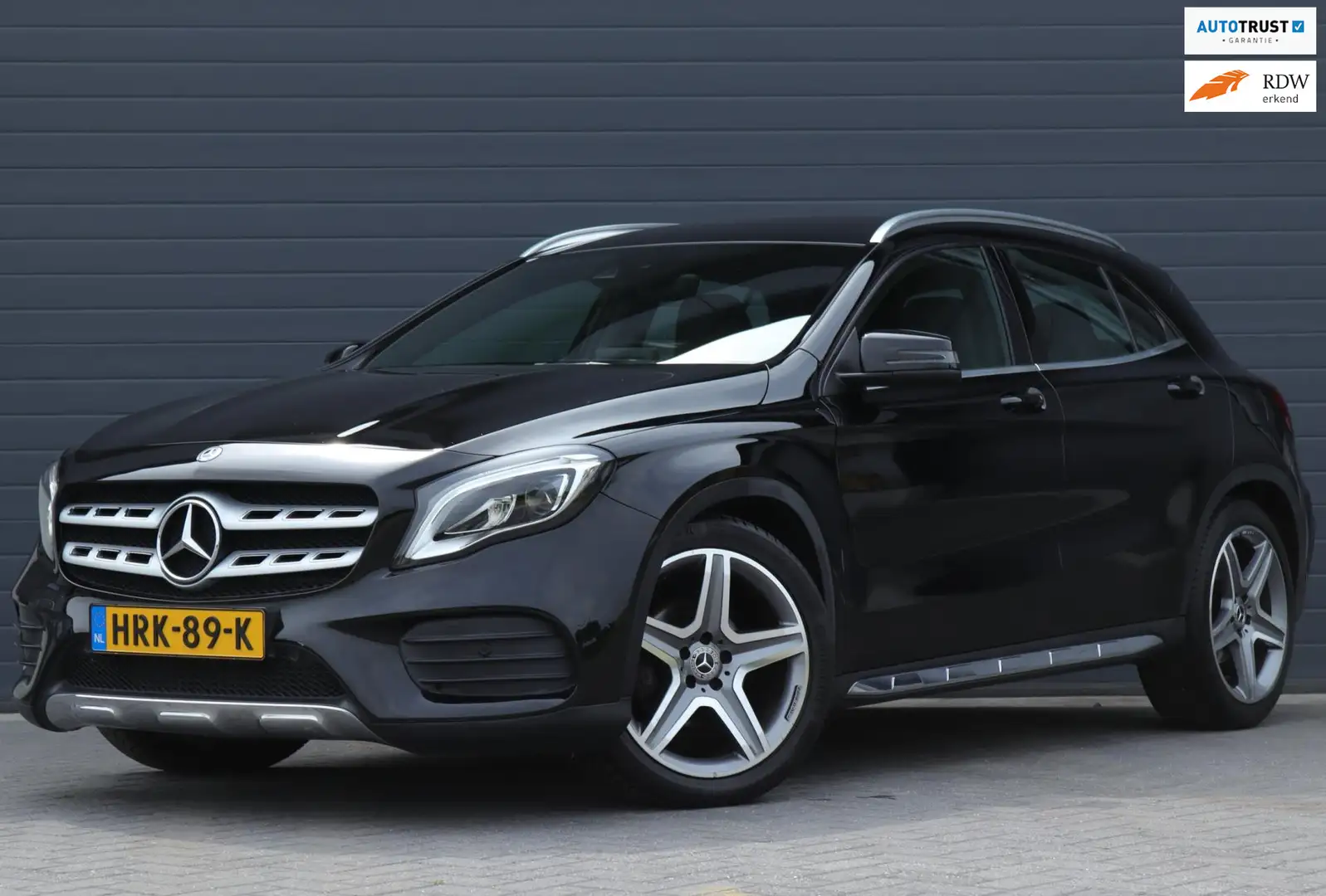 Mercedes-Benz GLA 180 AMG / Automaat / Carplay / Navi Schwarz - 1