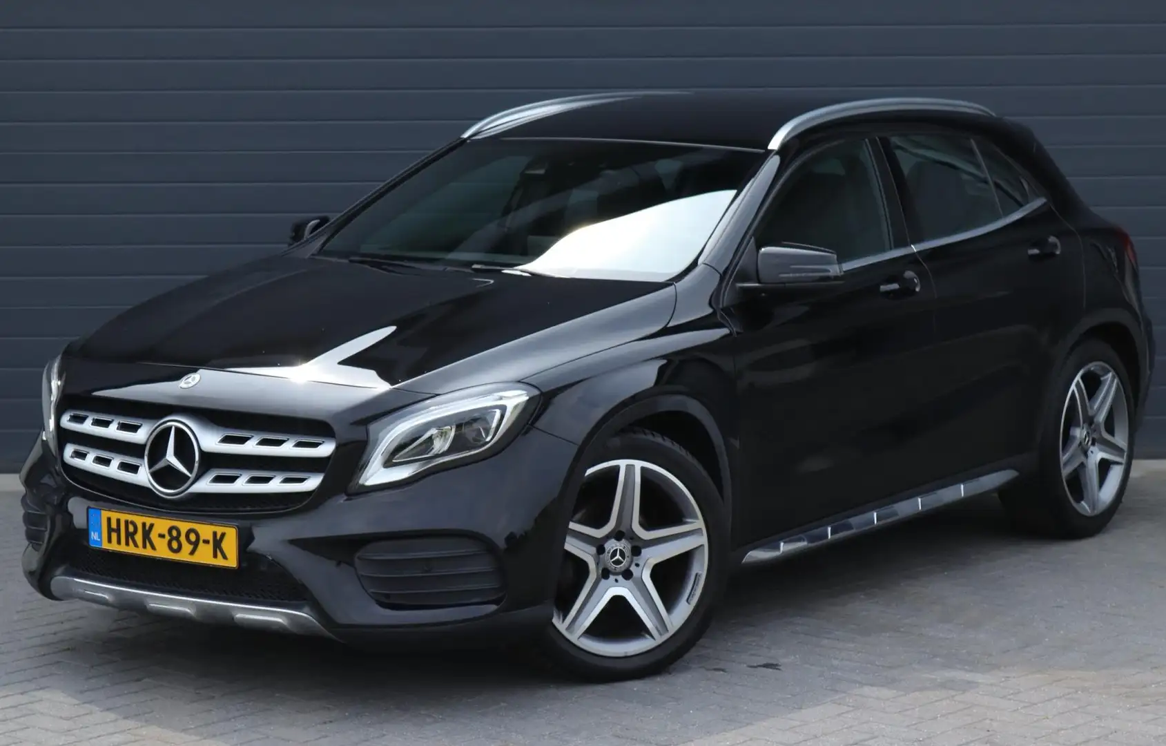 Mercedes-Benz GLA 180 AMG / Automaat / Carplay / Navi Schwarz - 2