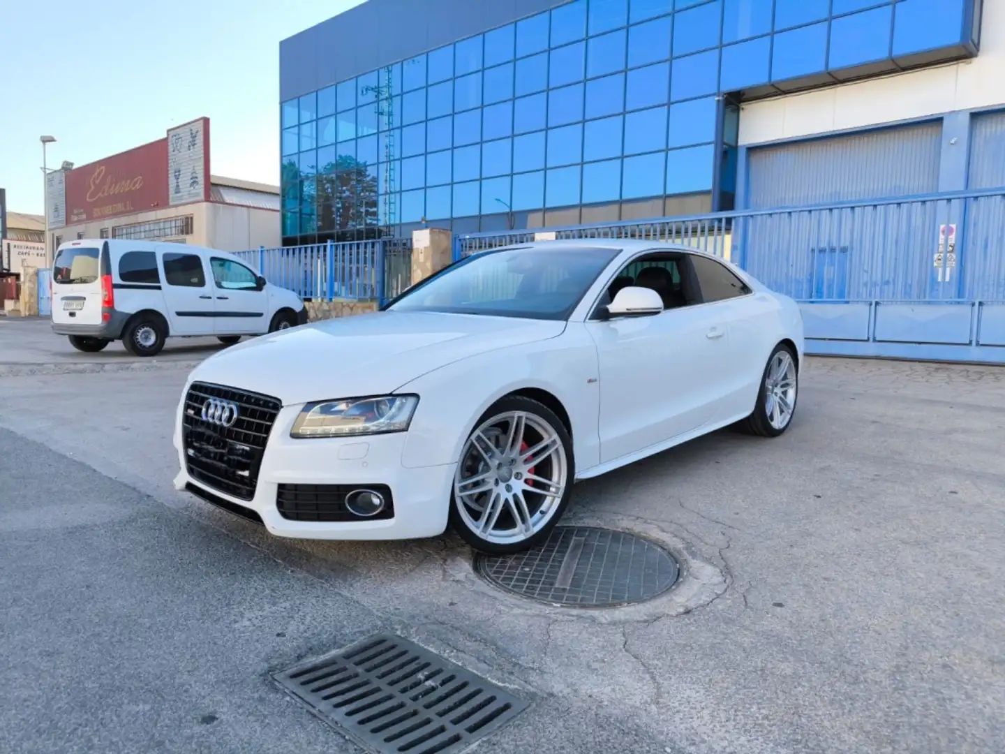Audi A5 Coupé 2.7TDI Multitronic Blanco - 1