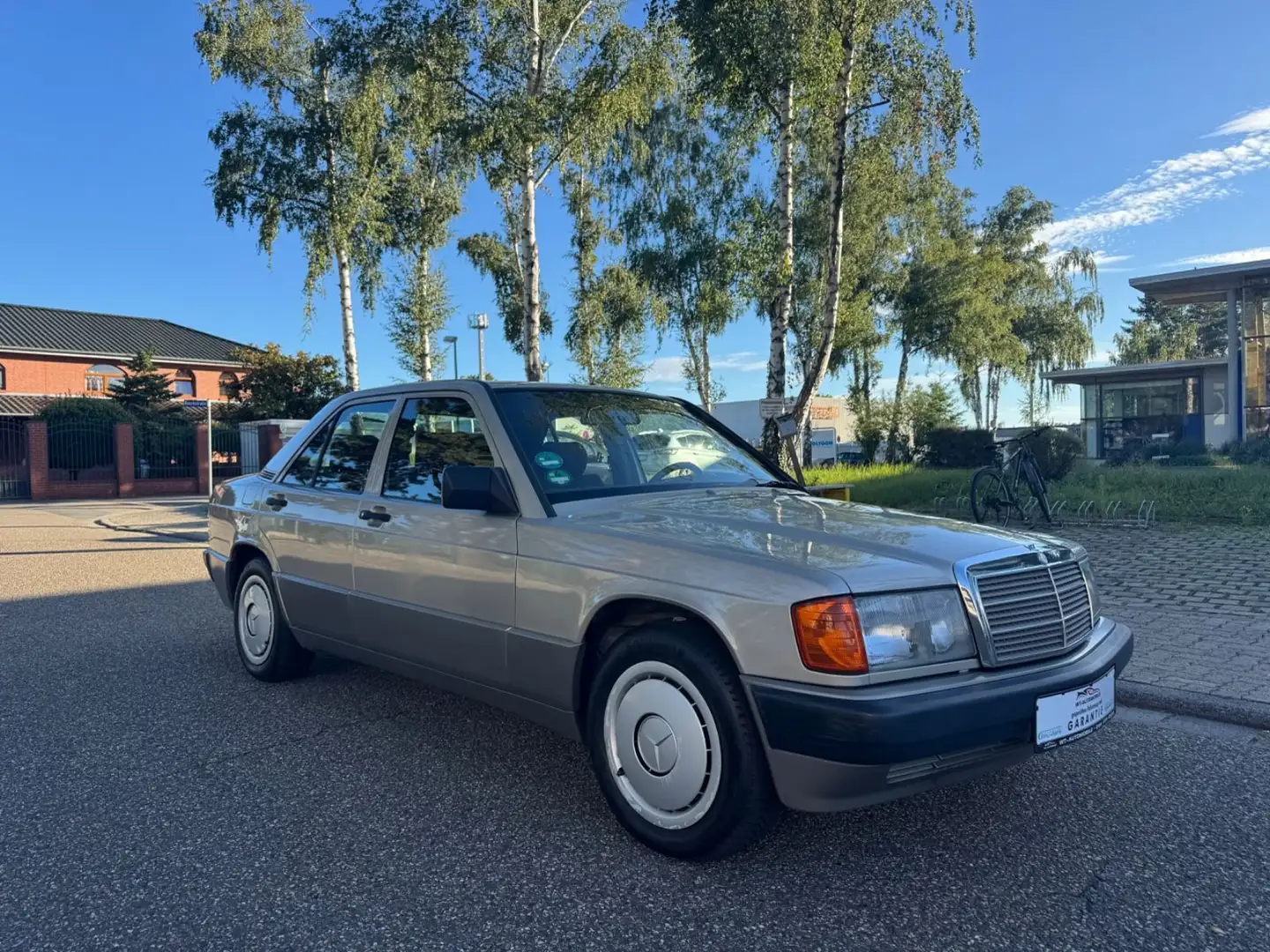 Mercedes-Benz 190 E OLDTIMER TÜV NEU Garantie A.M H-Kennzeichen Gold - 1