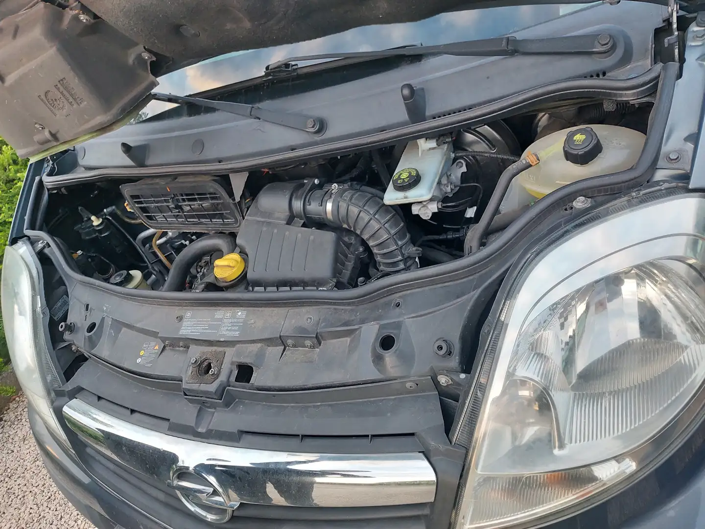 Opel Vivaro Vivaro 2.0 CDTI L2H1 DPF Grijs - 2