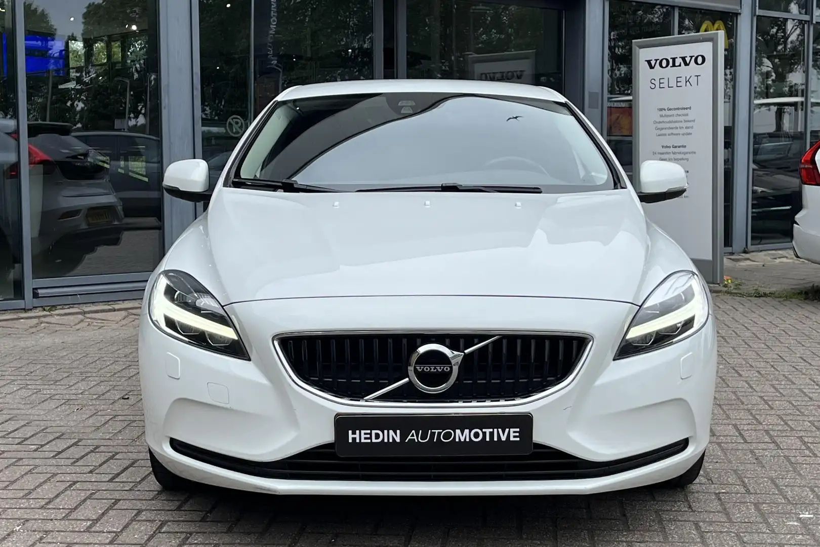 Volvo V40 1.5 T3 Nordic+ Automaat | Navigatie | Stoelverwarm Blanc - 2