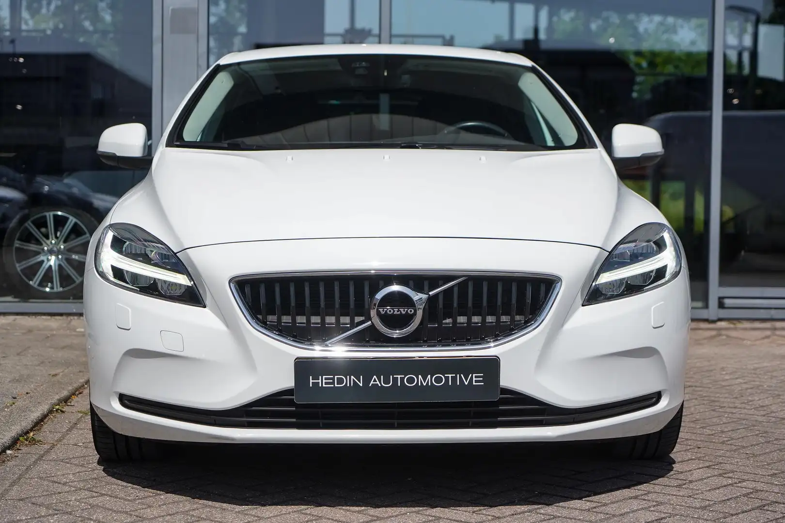 Volvo V40 1.5 T3 Nordic+ Automaat | Navigatie | Stoelverwarm Blanc - 2