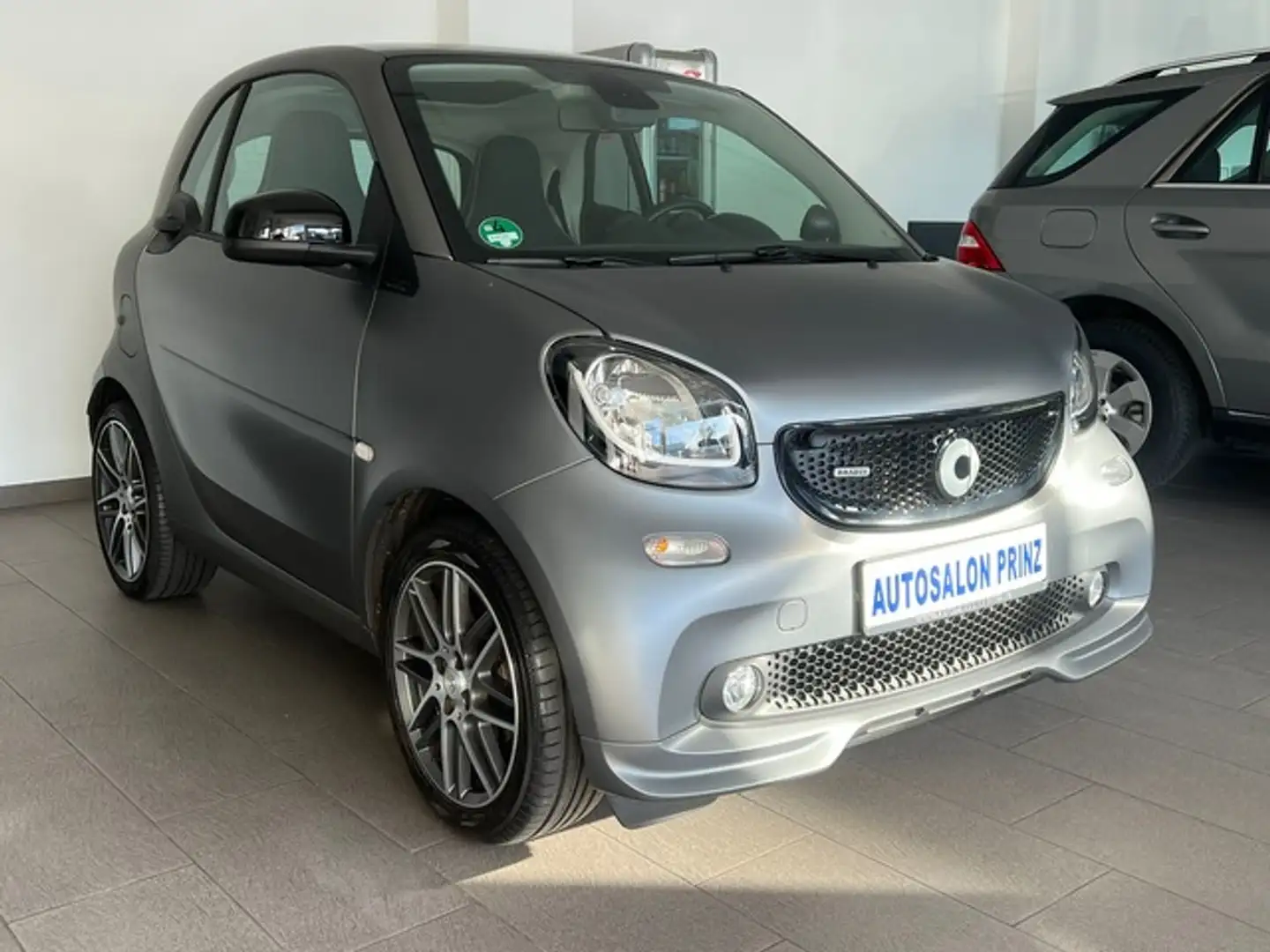 smart forTwo Brabus AUT KLI LEDER KAMER PDC NAVI PANO Grau - 1