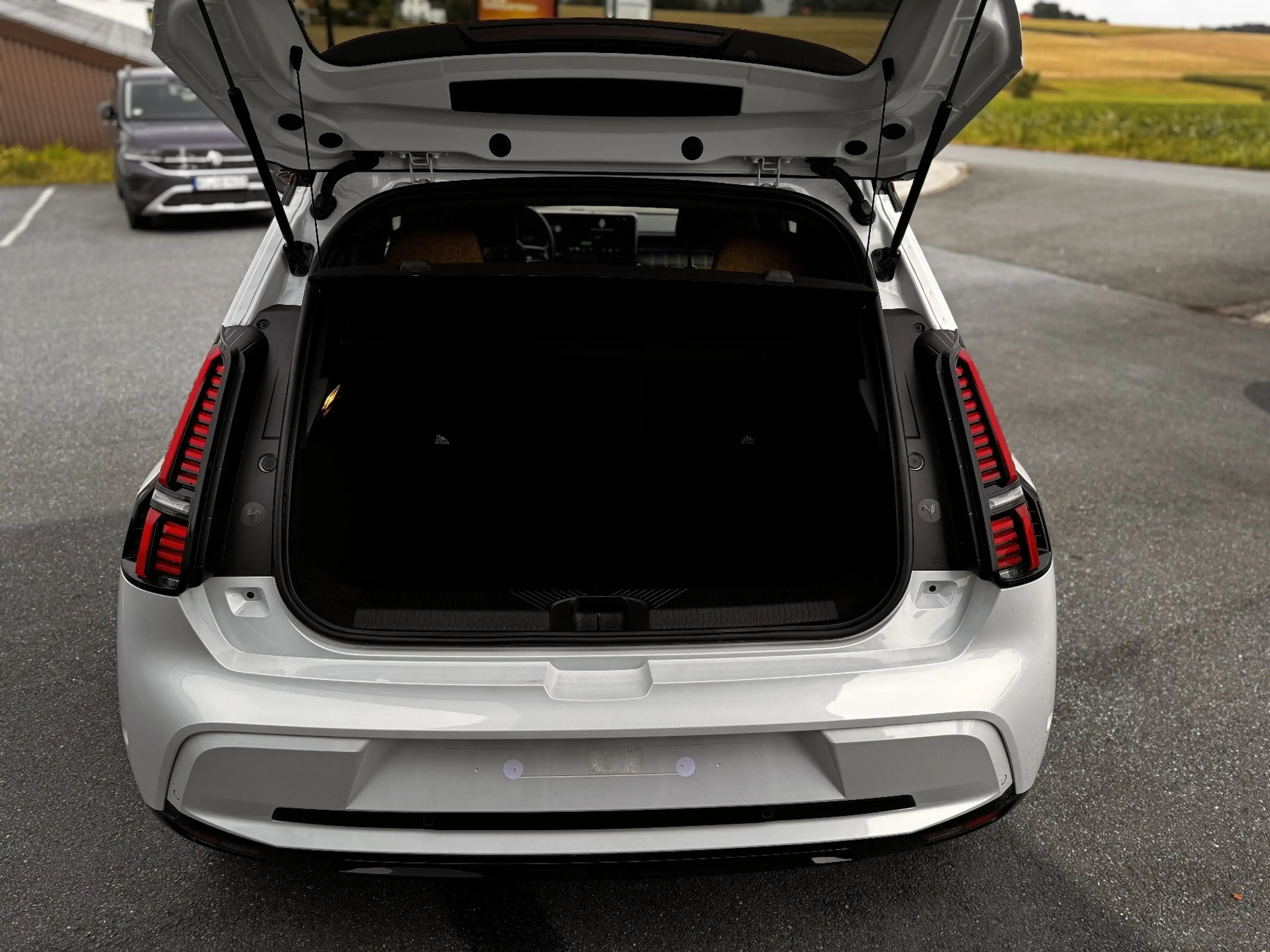 Renault R 5 E-Tech ICONIC 150 Comfort Range — photo 10