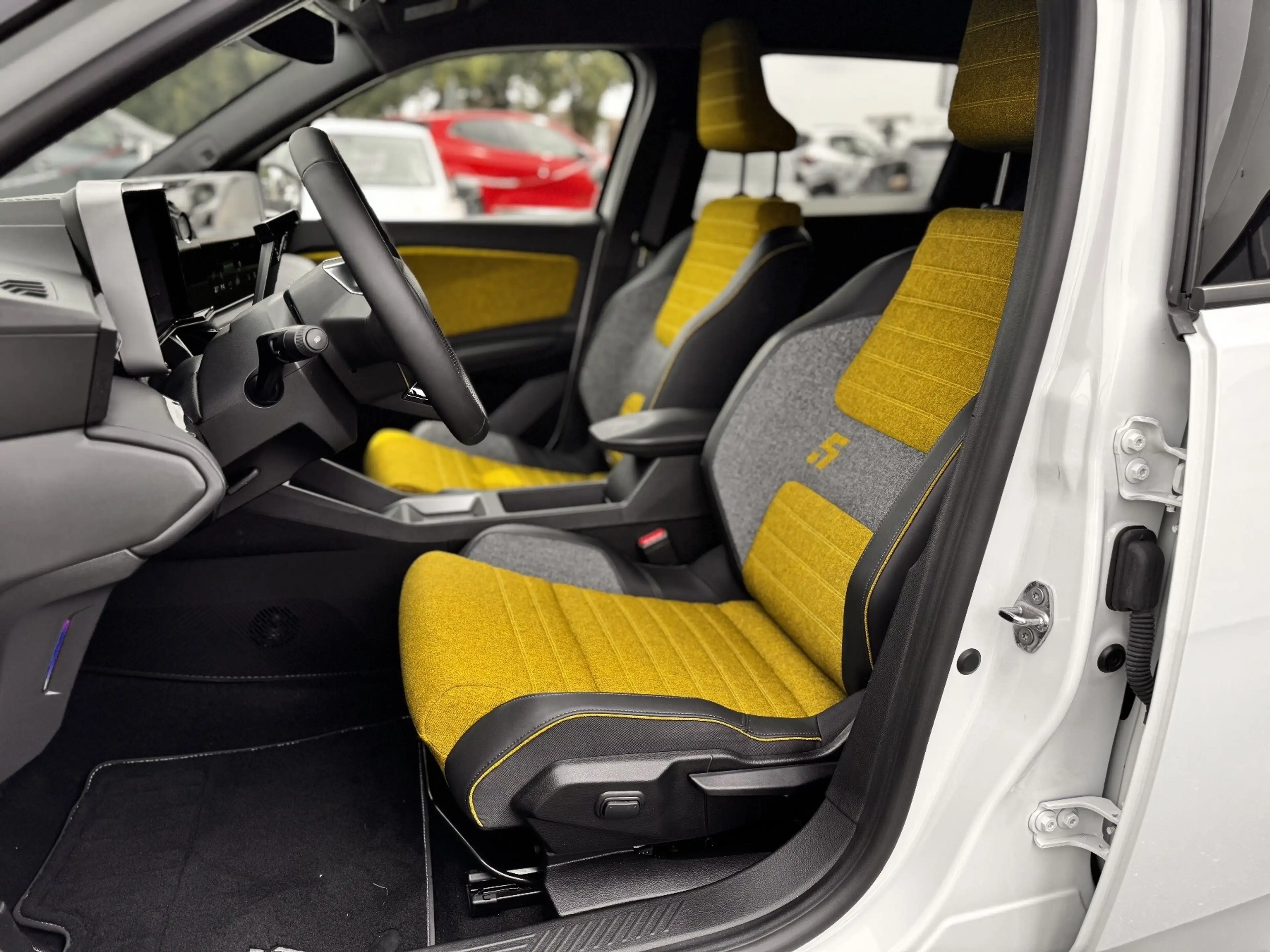 Renault R 5 E-Tech ICONIC 150 Comfort Range — photo 13