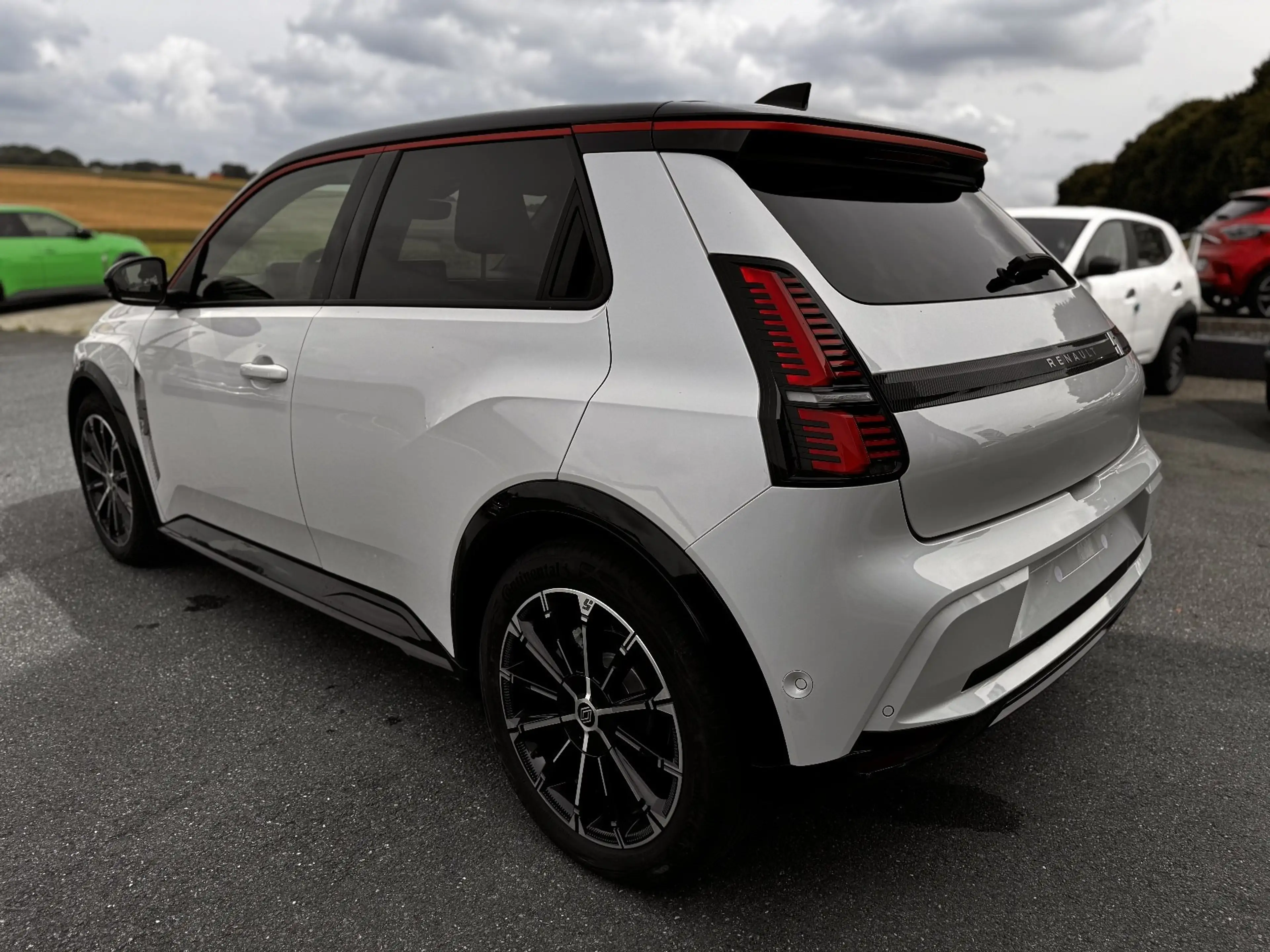 Renault R 5 E-Tech ICONIC 150 Comfort Range — photo 3