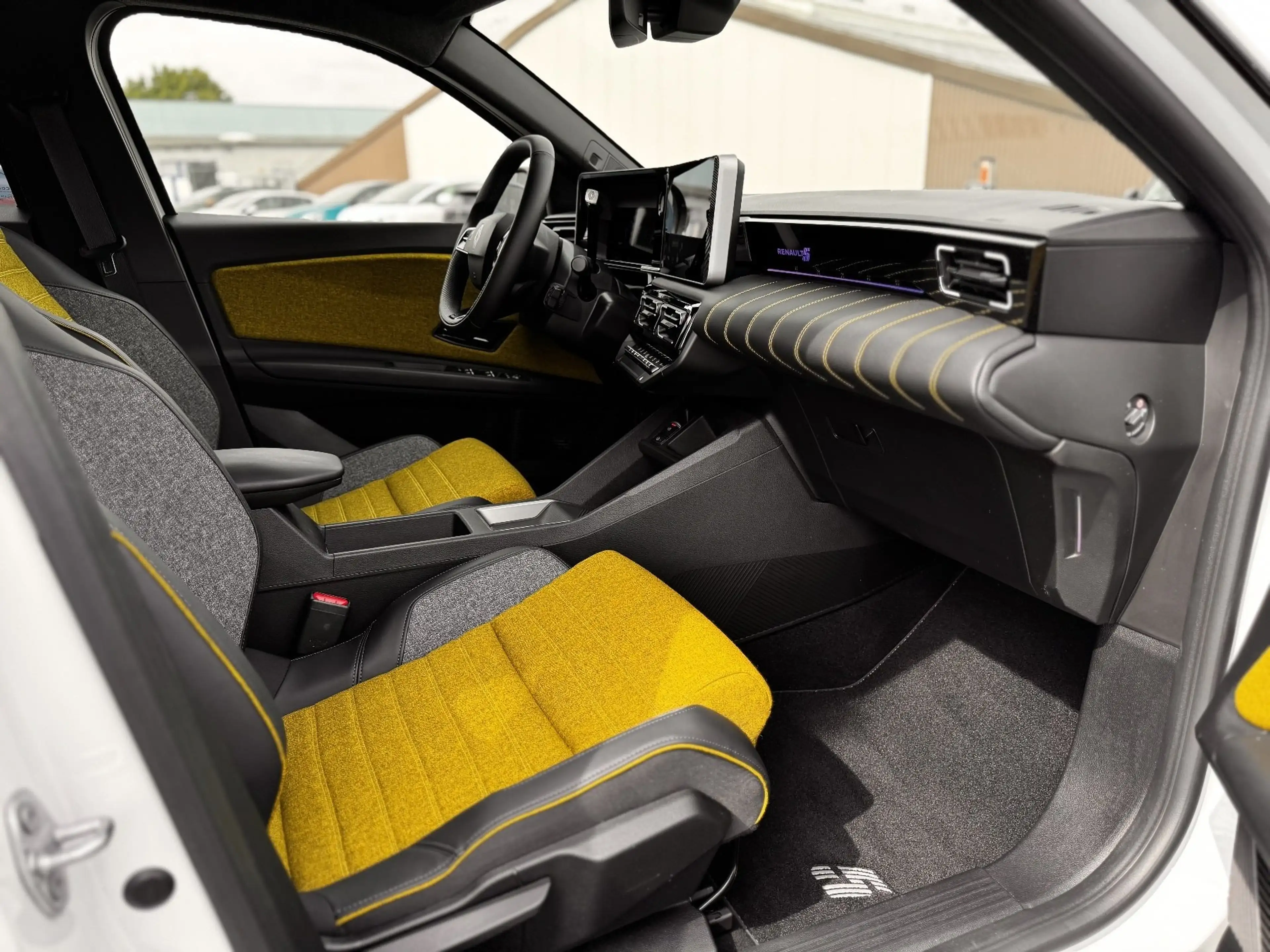 Renault R 5 E-Tech ICONIC 150 Comfort Range — photo 8