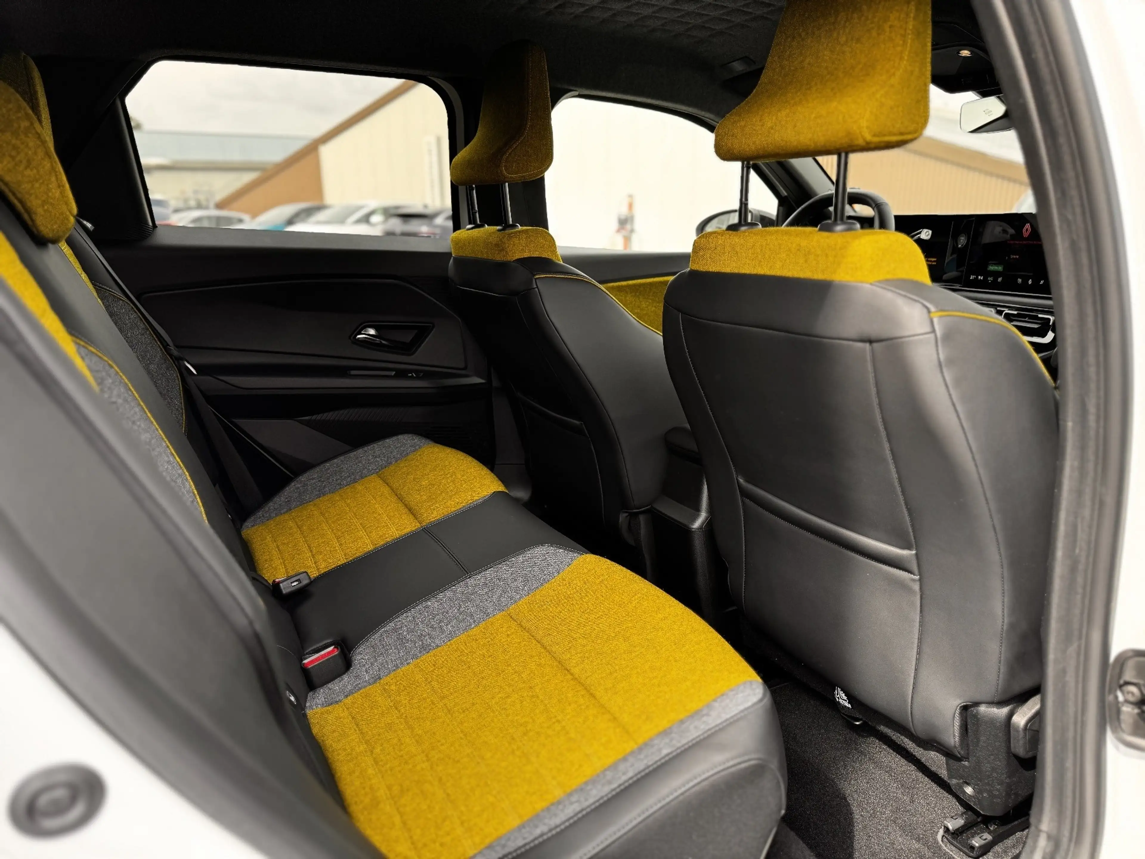 Renault R 5 E-Tech ICONIC 150 Comfort Range — photo 9