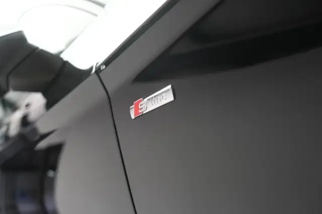 Audi Q5 view 11