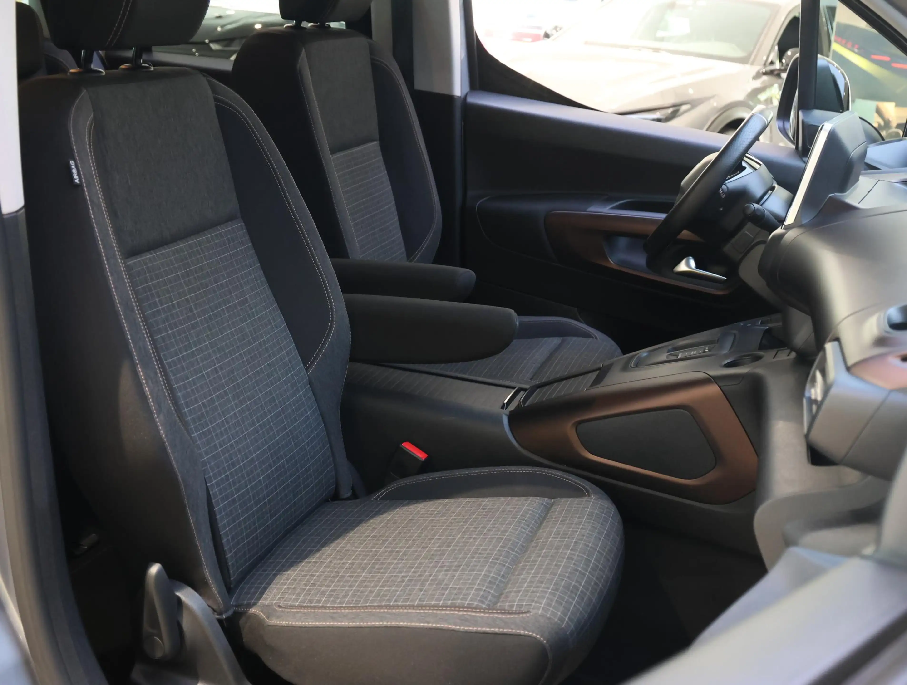 Peugeot e-Rifter EV GT 50 kWh SoH 99% | Trekhaak | Stoelverwarming — photo 8