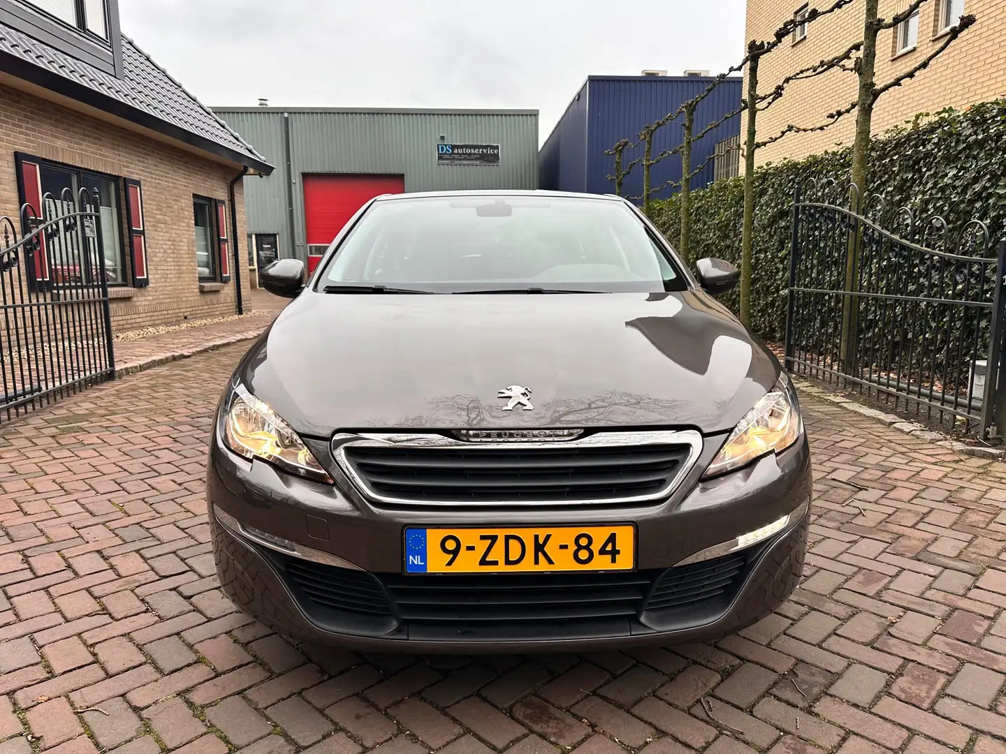 Peugeot 308 SW 1.2 e-THP Active Gris - 2