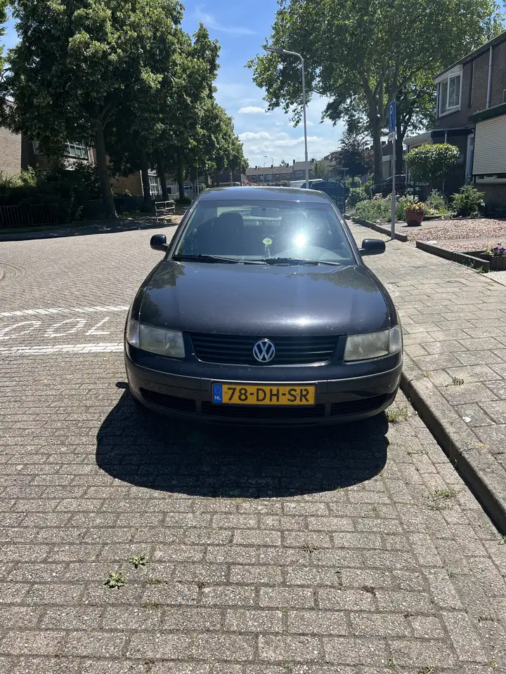 Volkswagen Passat 1.8-5V Trendline, foto 1