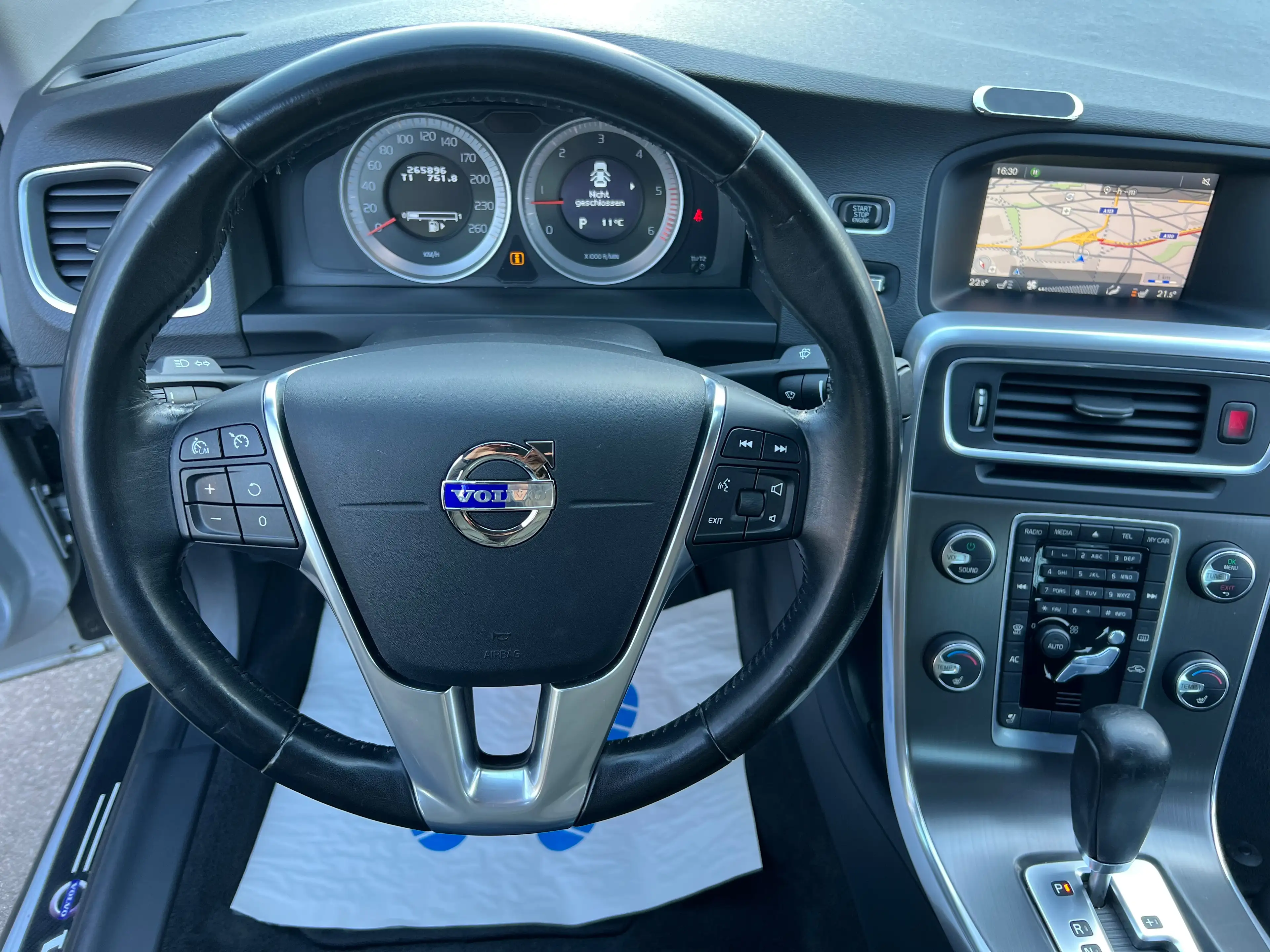 Volvo S60 Momentum — photo 14