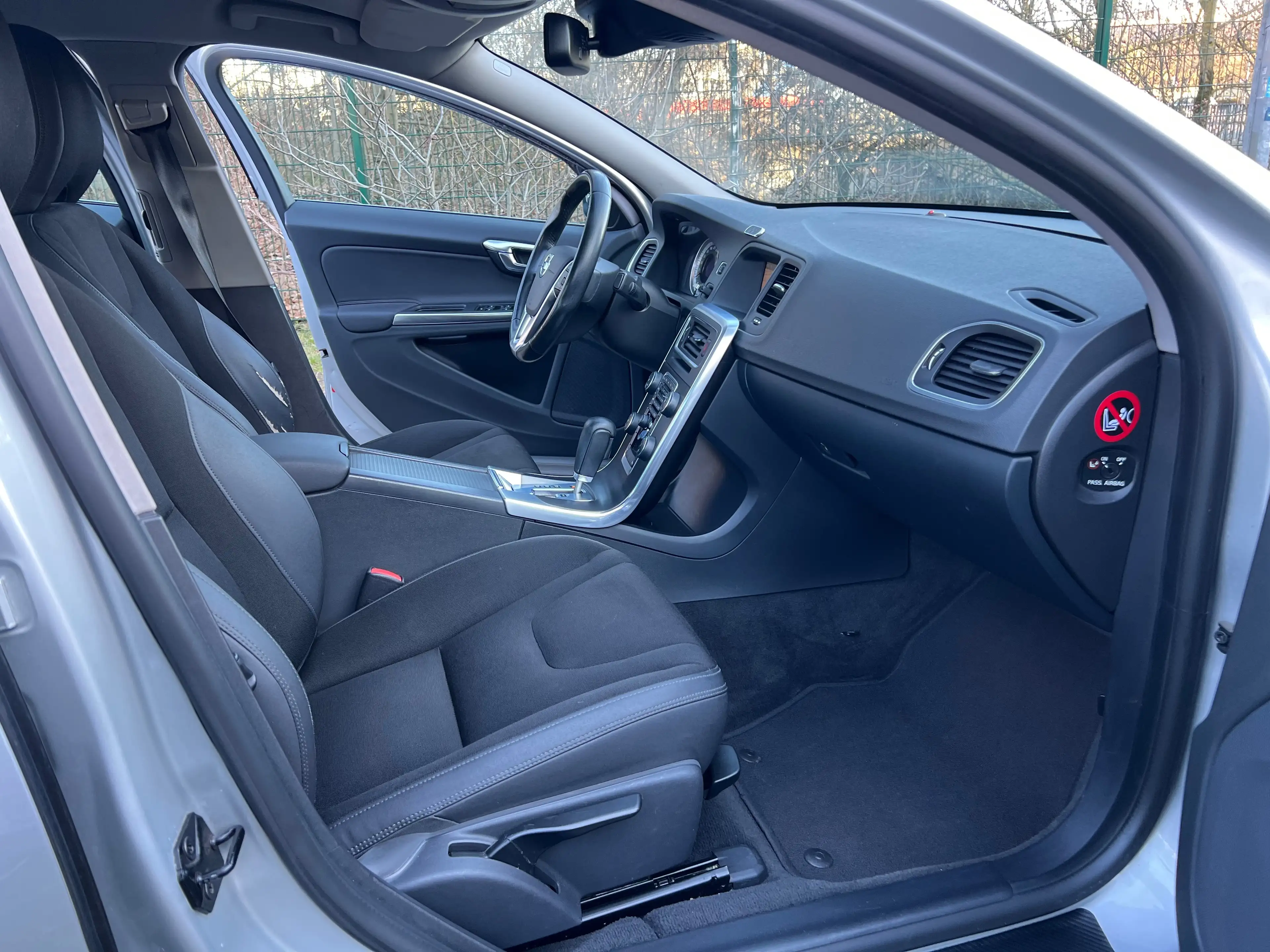 Volvo S60 Momentum — photo 9