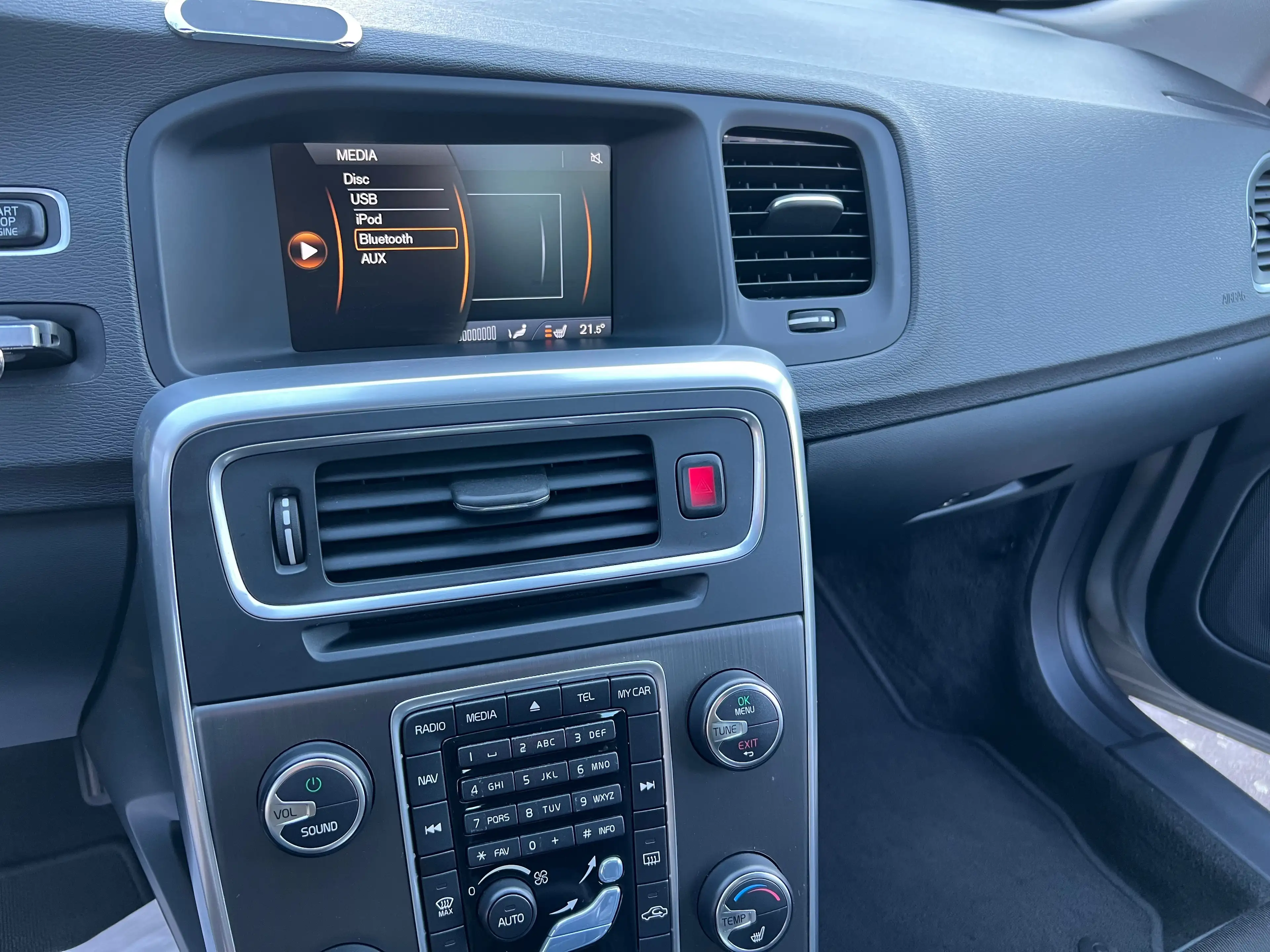 Volvo S60 Momentum — photo 15