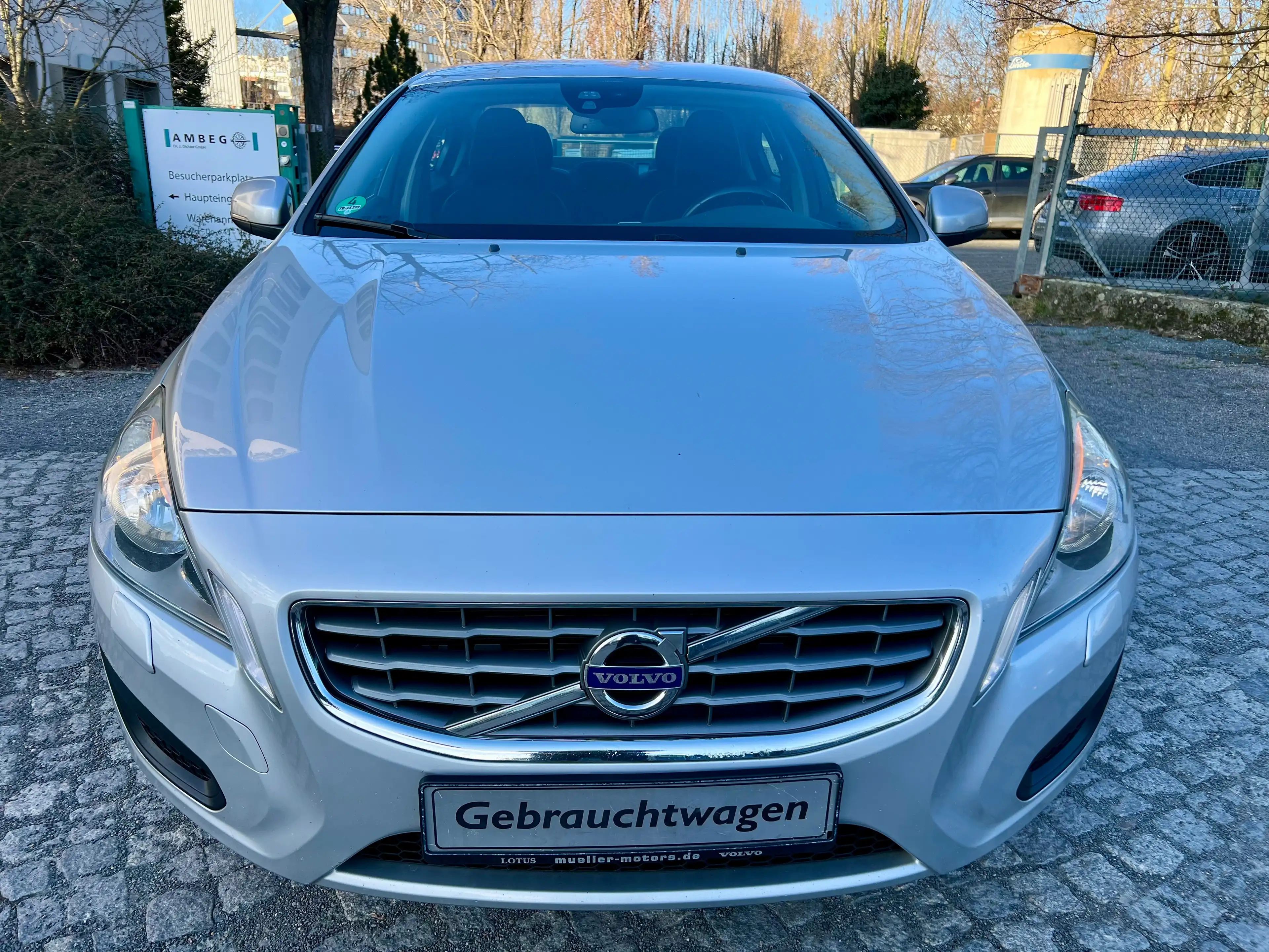 Volvo S60 Momentum — photo 3