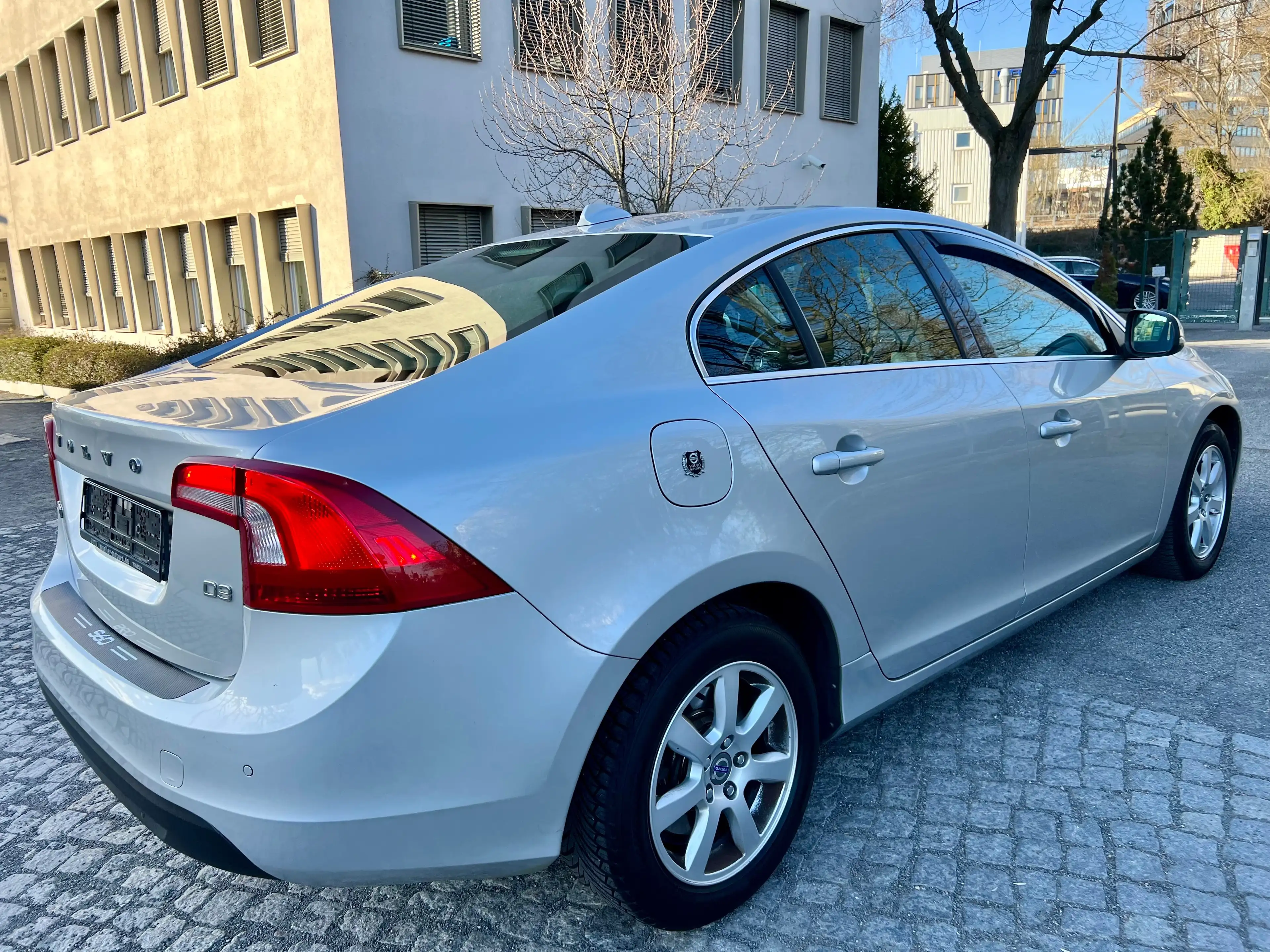 Volvo S60 Momentum — photo 8