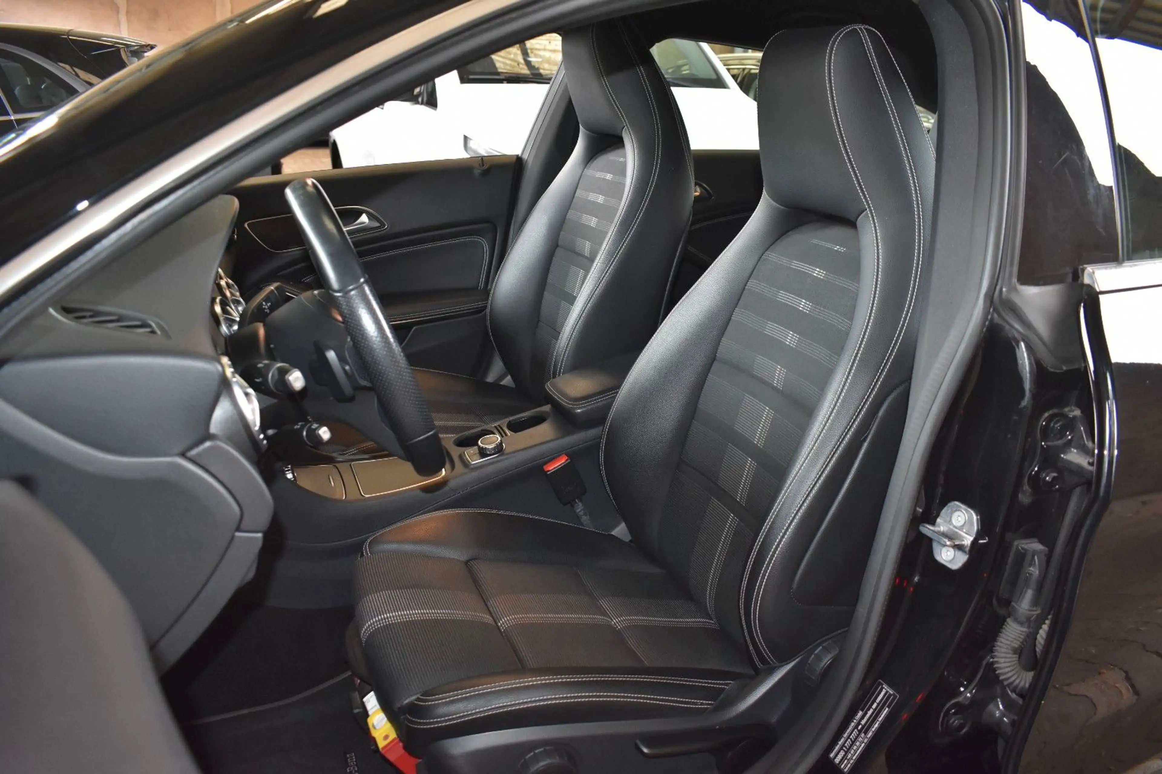 Mercedes-Benz CLA 180 SHEFT ACC NAVI LED KAMERA TLEDER 18" — photo 12