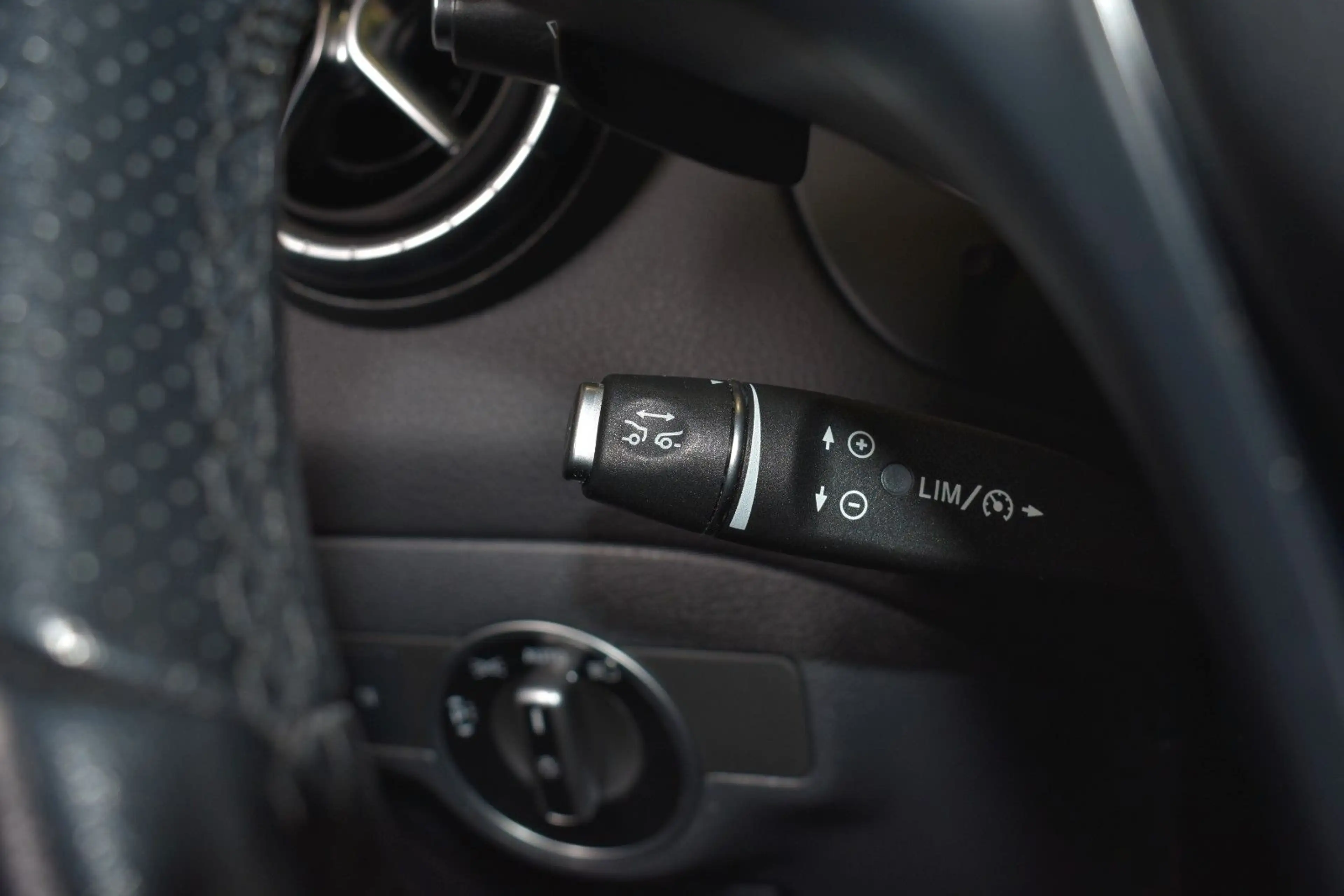 Mercedes-Benz CLA 180 SHEFT ACC NAVI LED KAMERA TLEDER 18" — photo 14