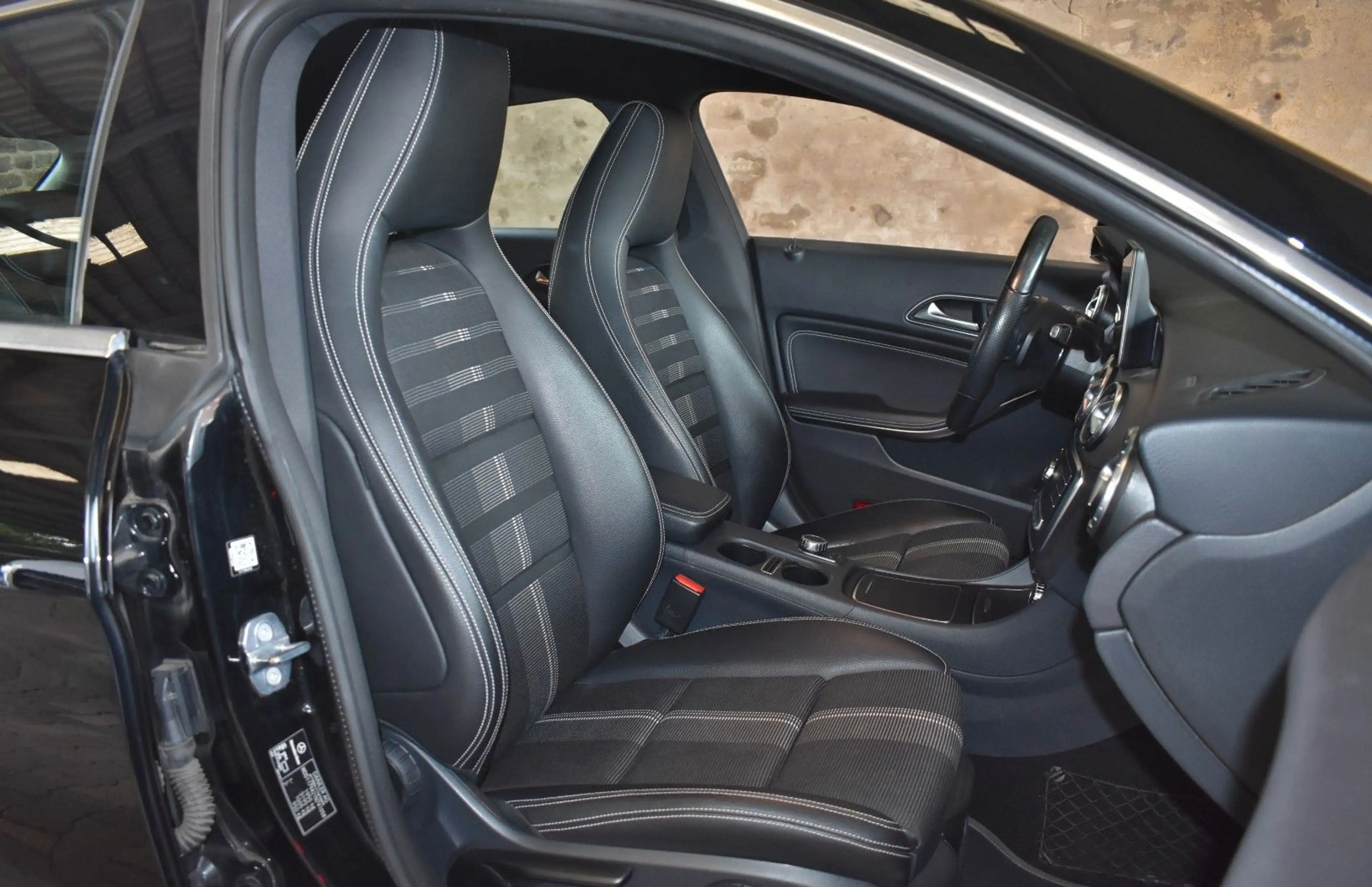 Mercedes-Benz CLA 180 SHEFT ACC NAVI LED KAMERA TLEDER 18" — photo 13